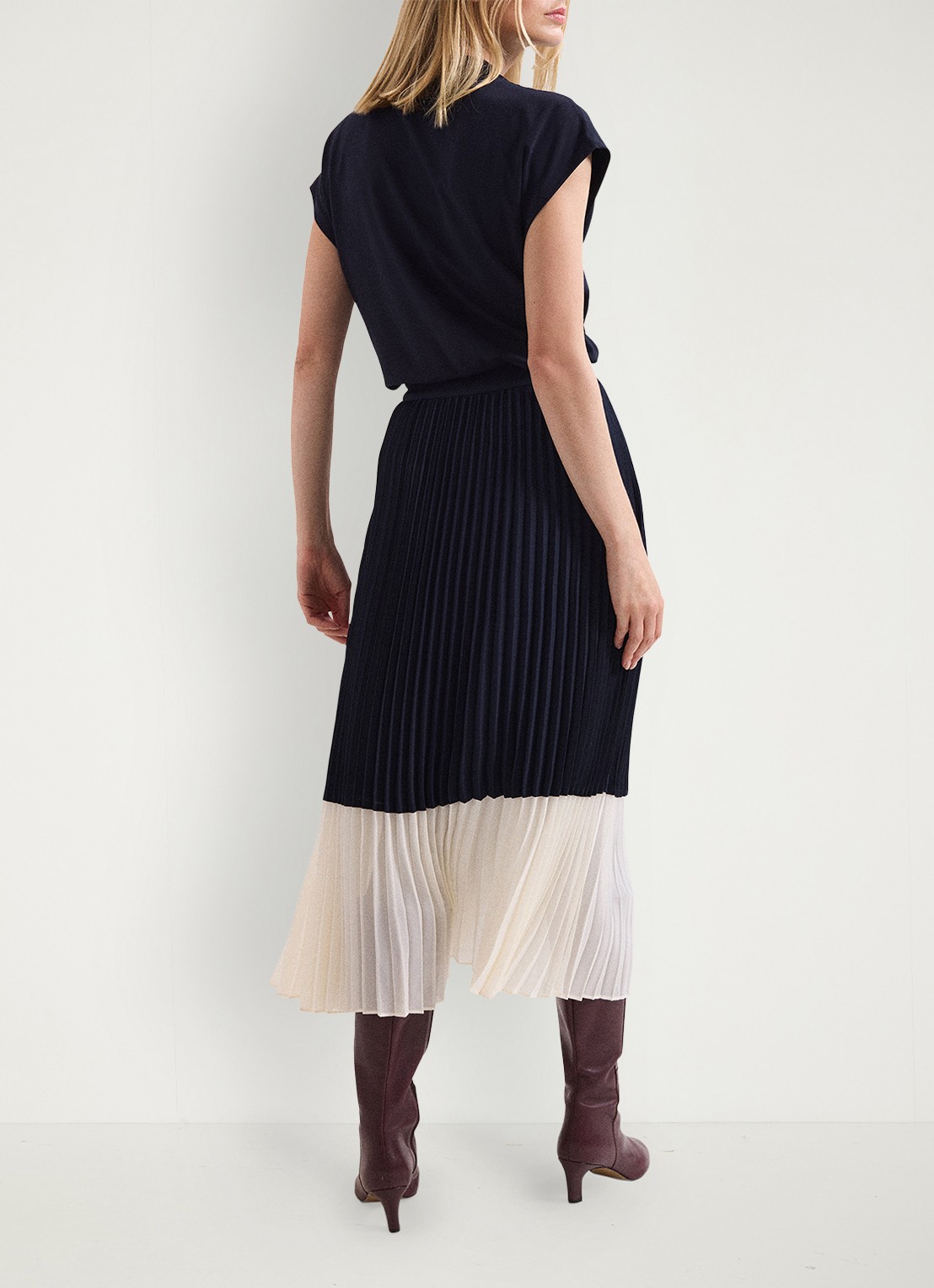 Phase Eight Eleanor midi rok met plooien - achterkant donkerblauw