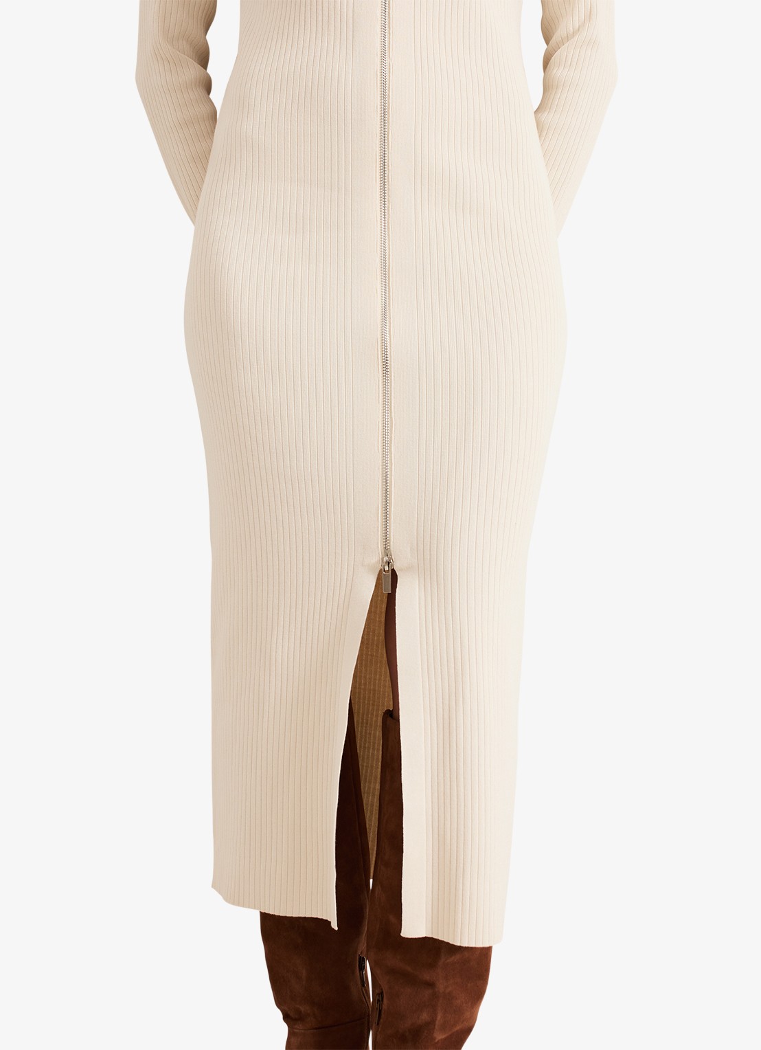 Phase Eight Ella fijngebreide midi jurk met split - detail 5 beige