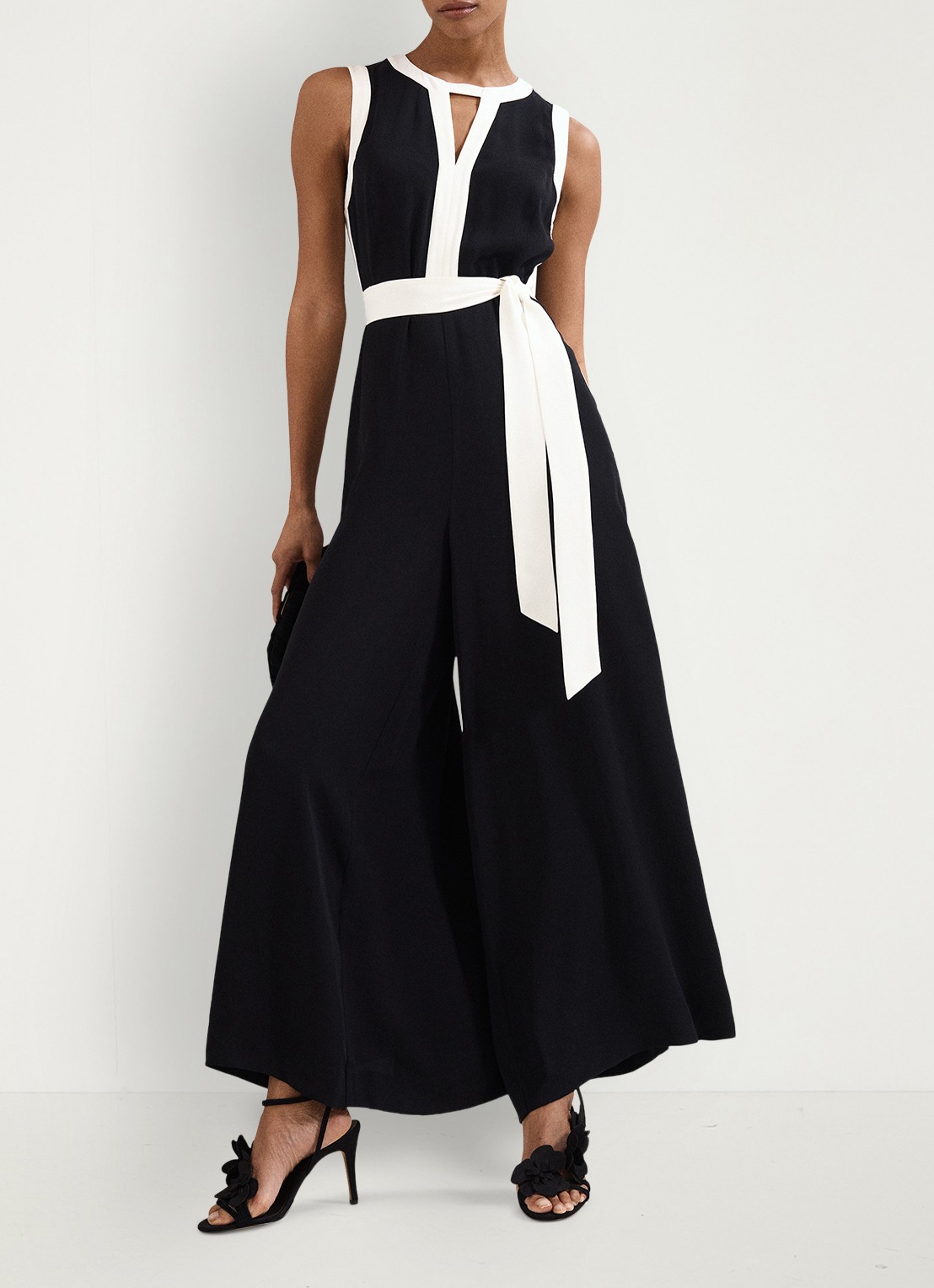 Phase Eight Elowen wide fit jumpsuit net strikceintuur - detail 3 zwart