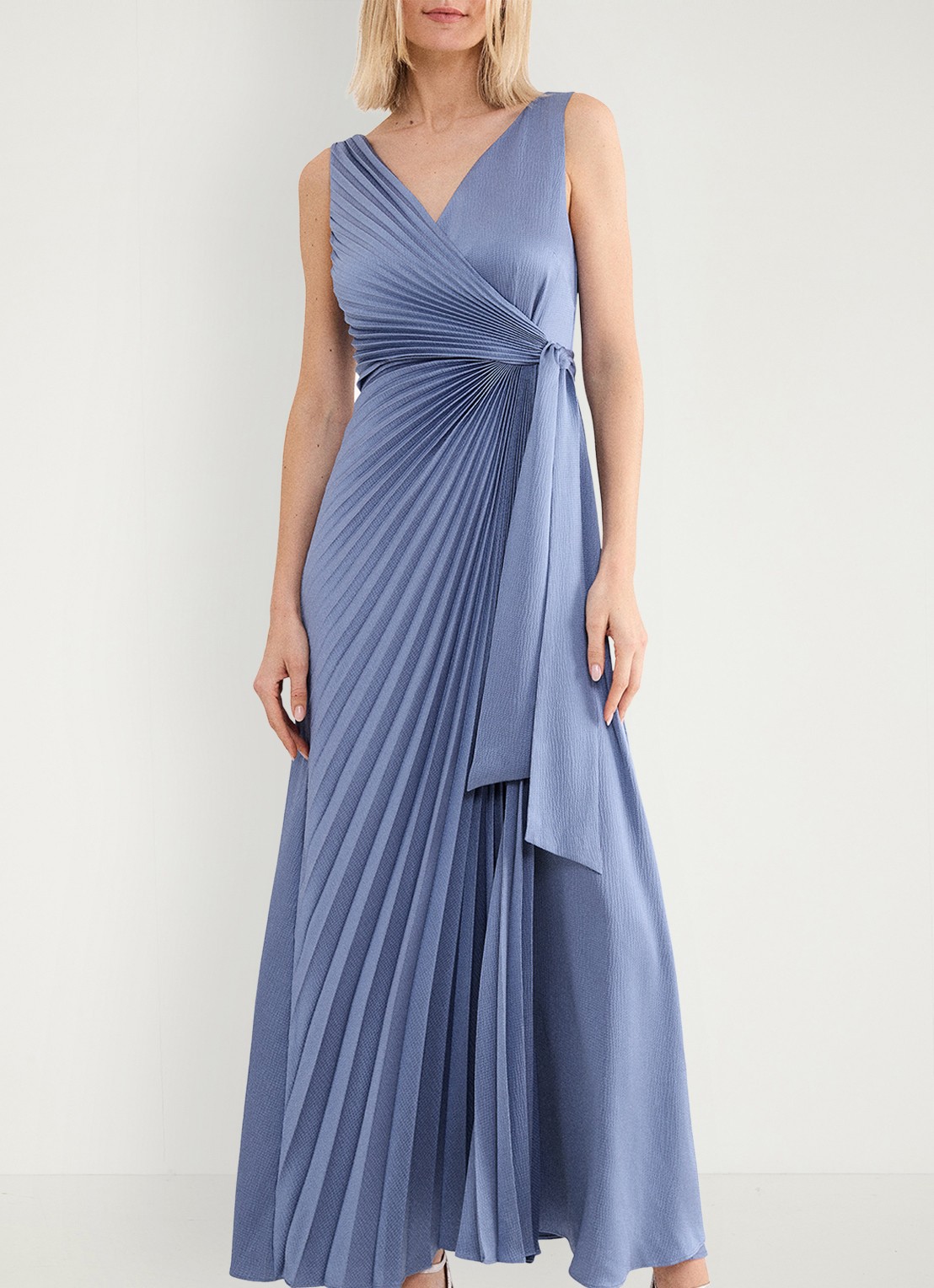 Phase Eight Emlyn maxi wikkeljurk met plooien - detail 4 lichtblauw