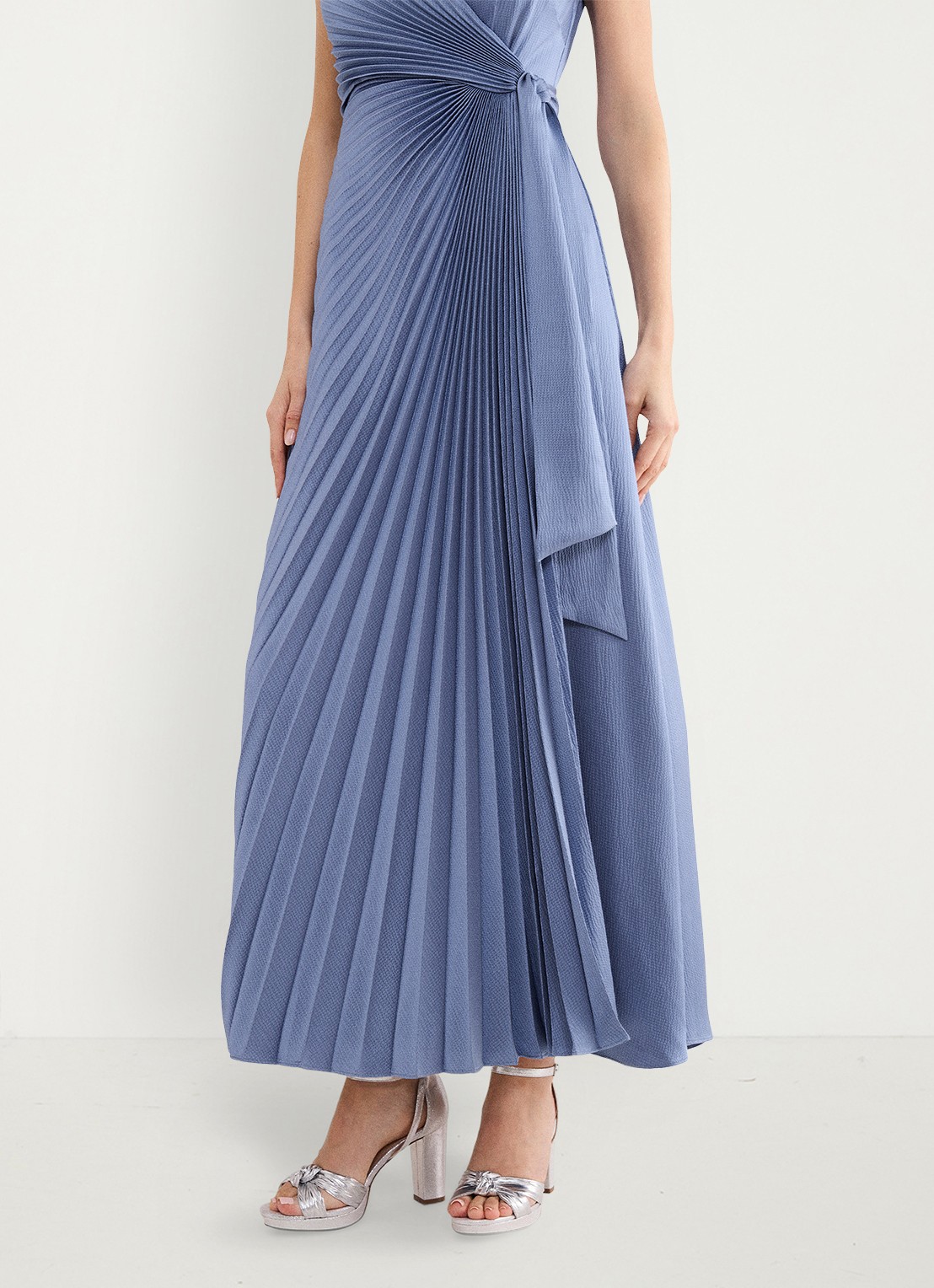 Phase Eight Emlyn maxi wikkeljurk met plooien - detail 7 lichtblauw