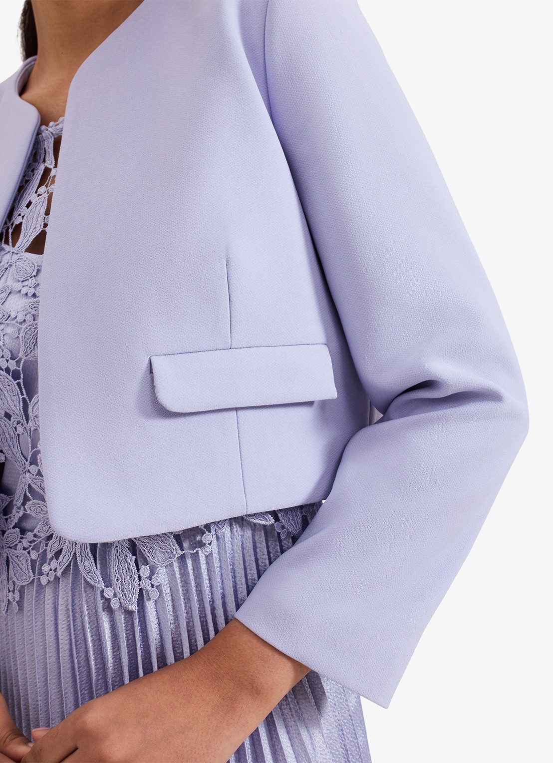 Phase Eight Emma bolero met klepzakken - detail 2 lila