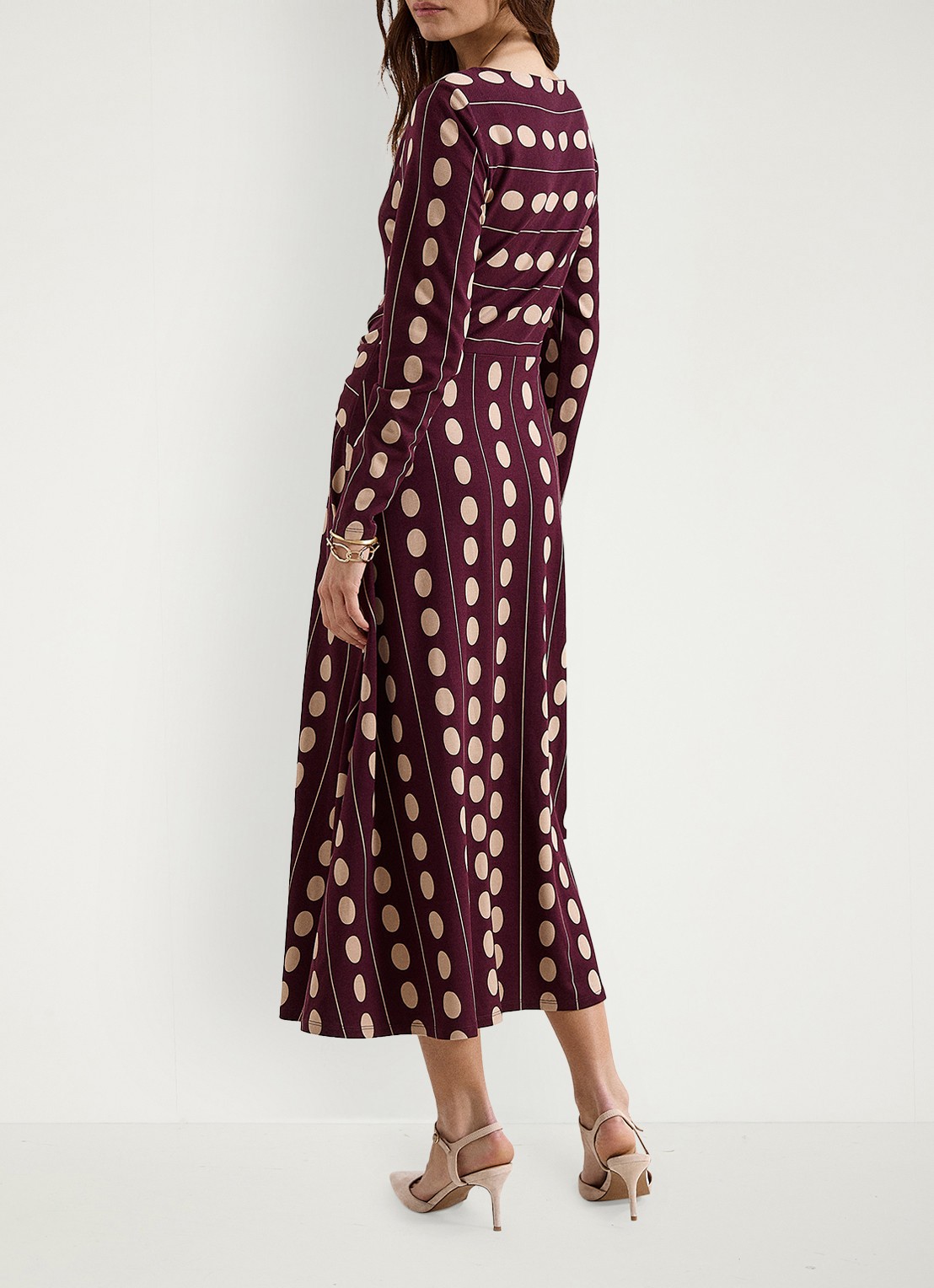 Phase Eight Eugenie maxi jurk met stippenprint - achterkant bordeauxrood
