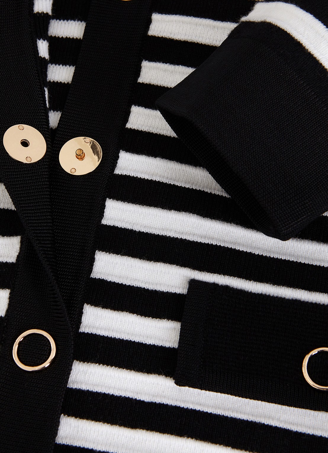 Phase Eight Evie fijngebreid vest in wolblend met streepprint - detail 6 zwart