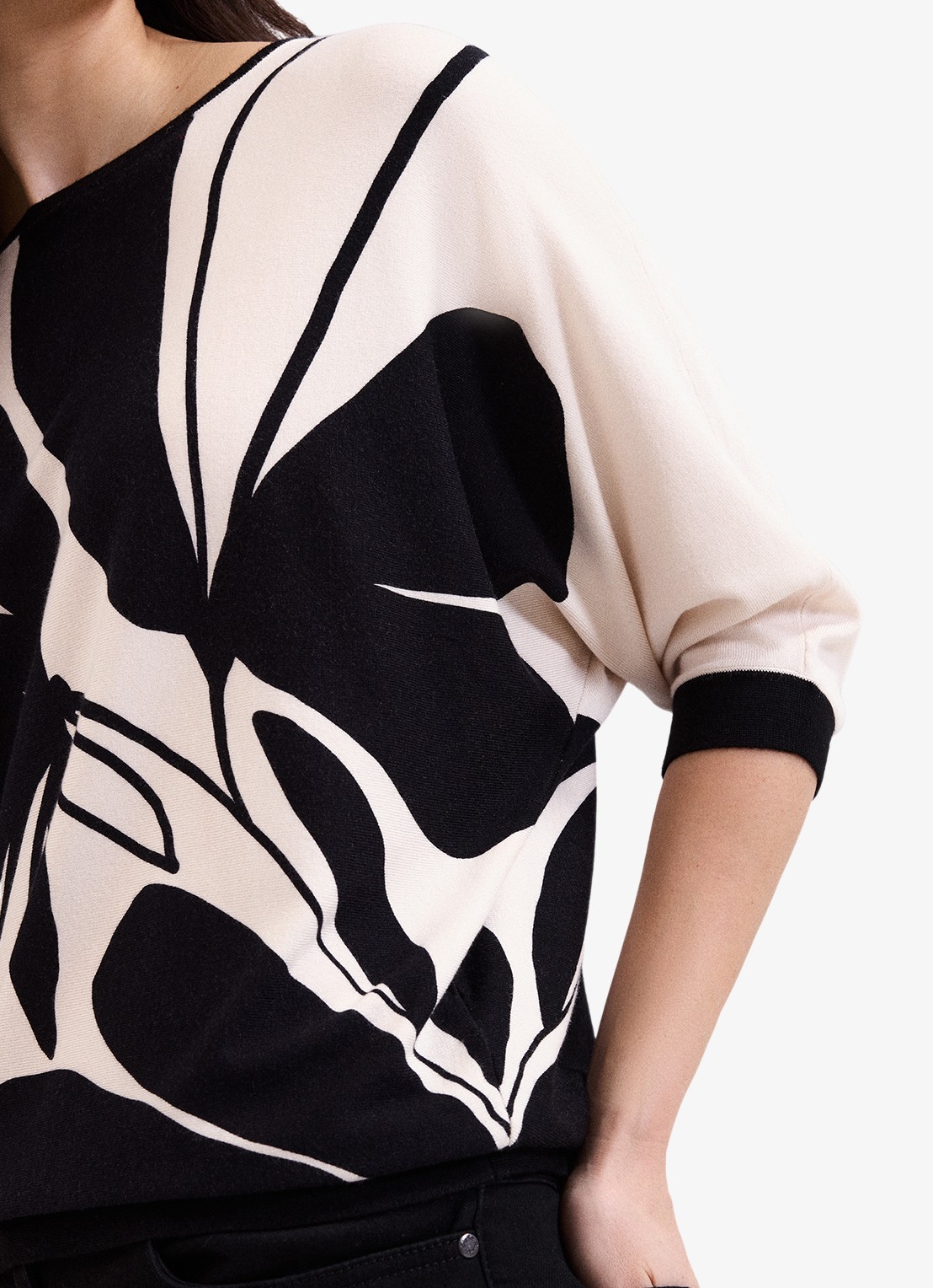 Phase Eight Faith Floral fijngebreide trui met print - detail 4 zwart
