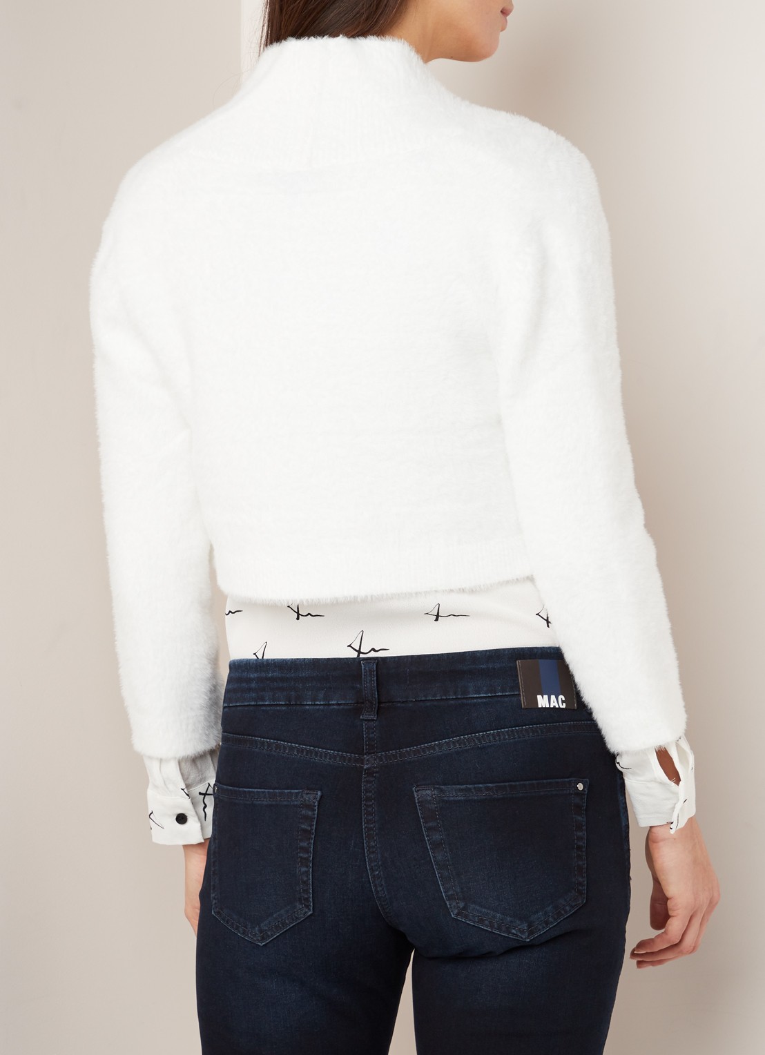 Phase Eight Fay Fluffy bolero met driekwart mouw - achterkant 3 ivoor