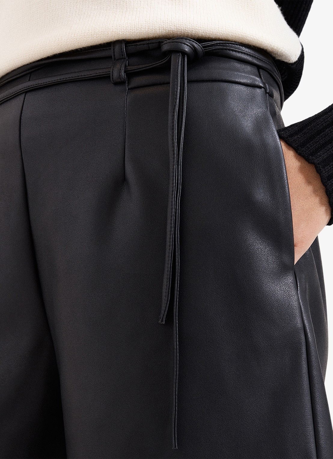 Phase Eight Finlay korte broek met strikceintuur - detail 4 zwart