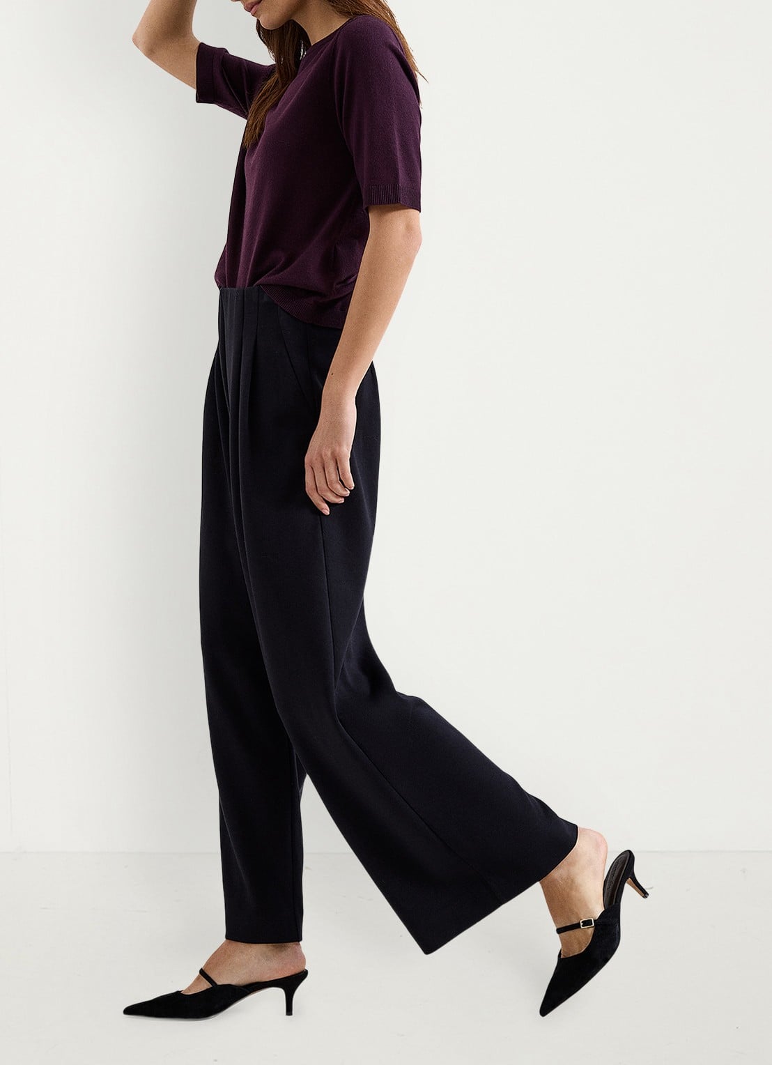 Phase Eight Florence high waist pantalon met plooien - detail 3 zwart