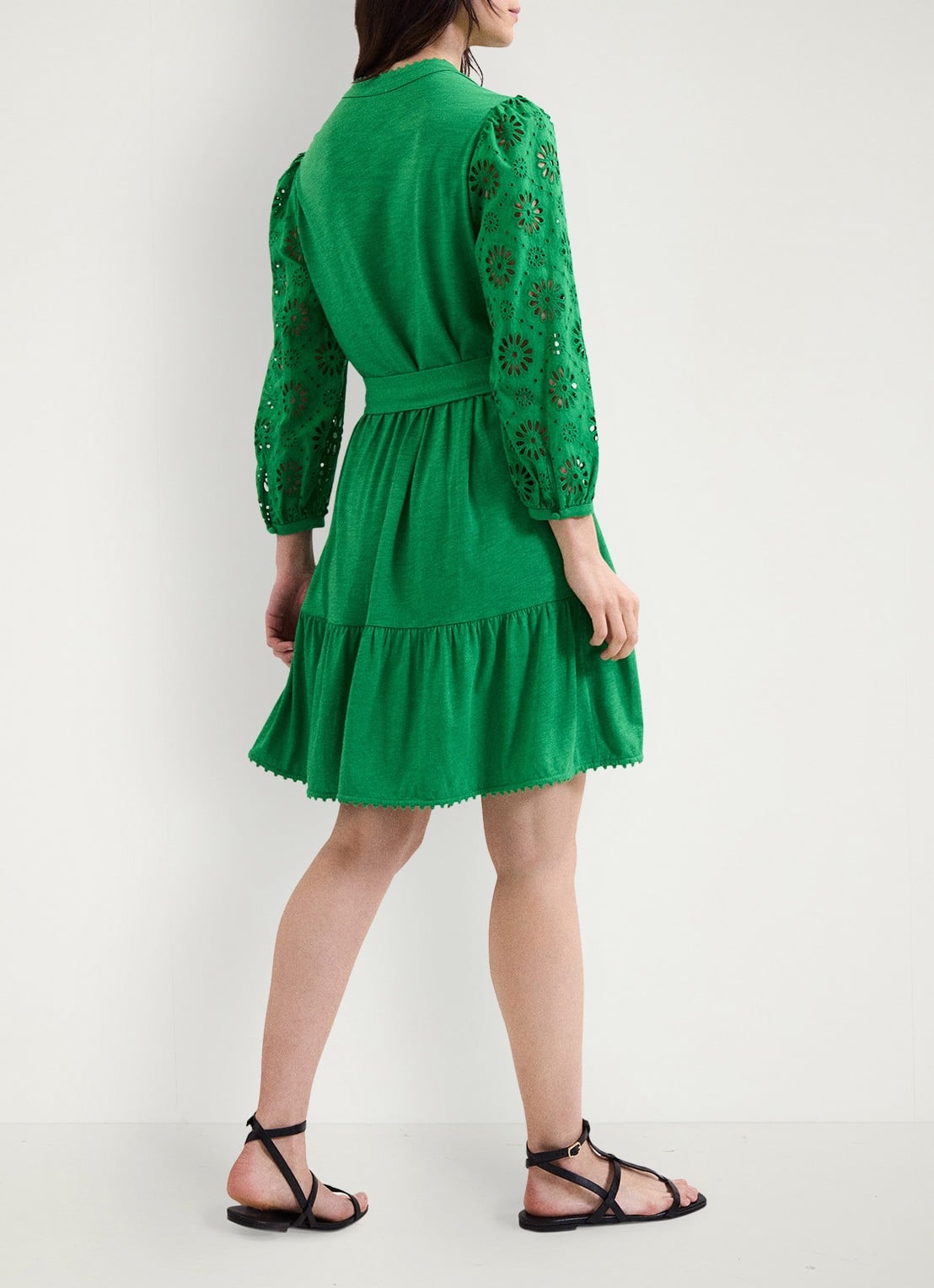 Phase Eight Florie mini jurk met strikceintuur en opengewerkt dessin - achterkant green