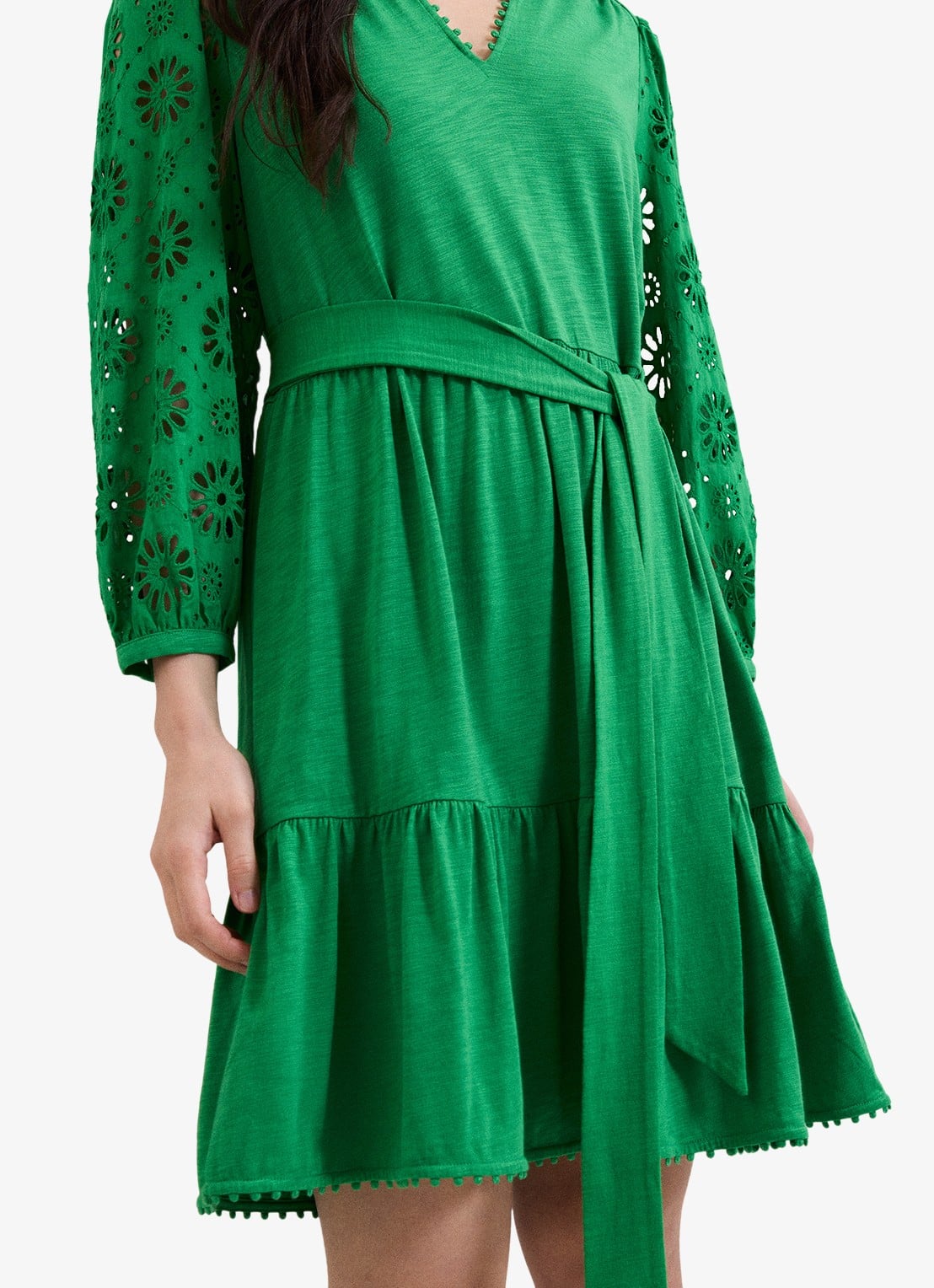 Phase Eight Florie mini jurk met strikceintuur en opengewerkt dessin - detail 6 green