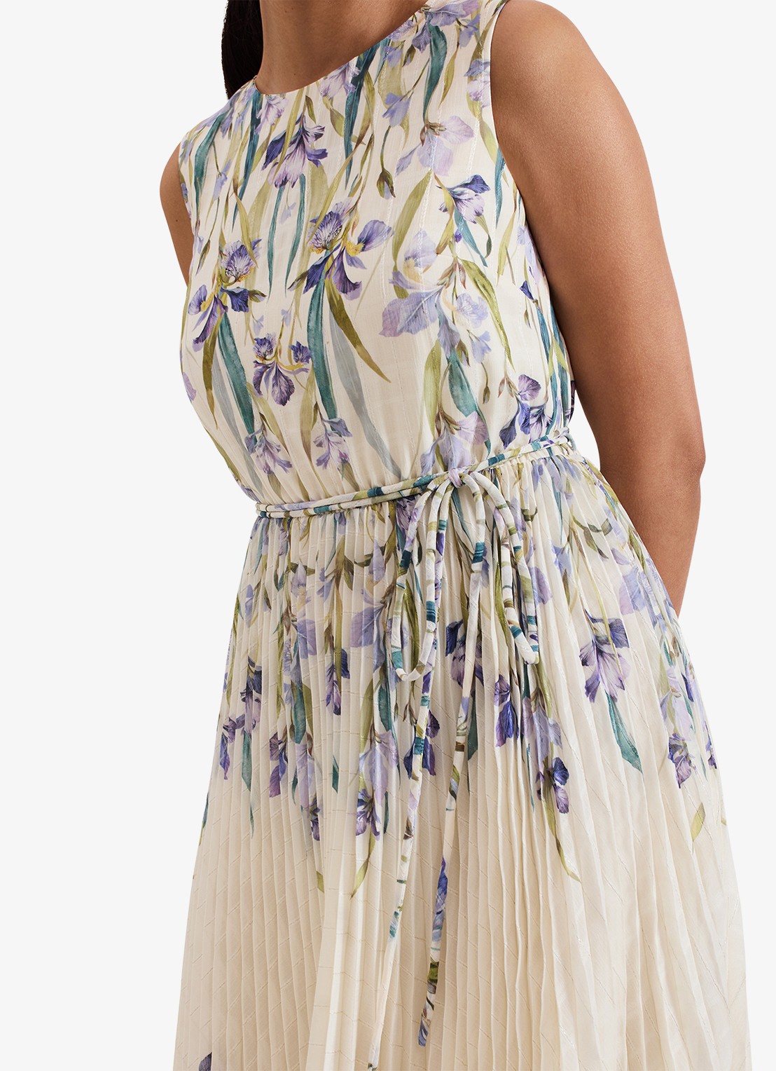 Phase Eight Georgiana mouwloze midi jurk met bloemenprint en plissé - detail 2 creme