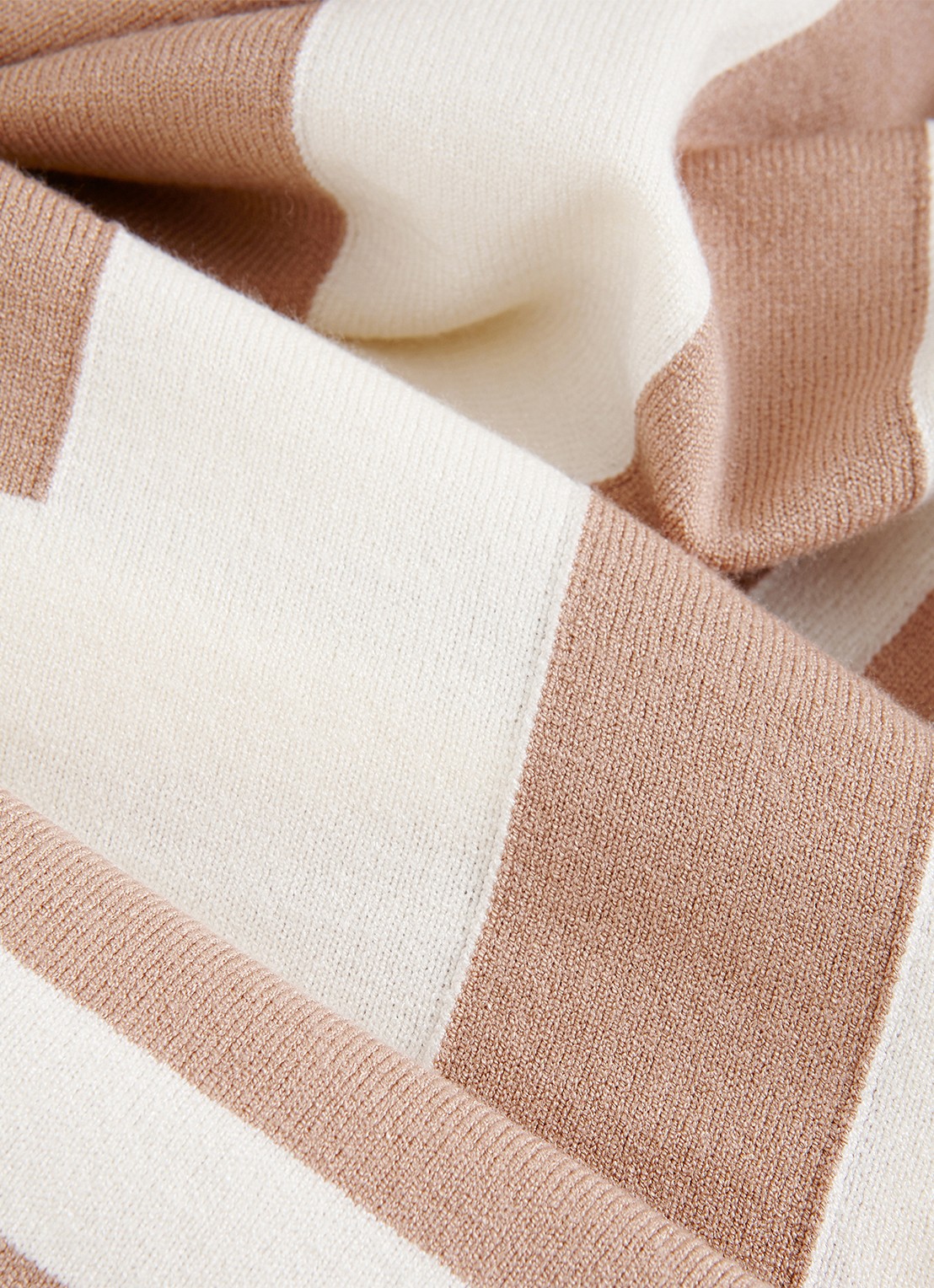 Phase Eight Geri fijngebreide trui met print - detail 6 camel