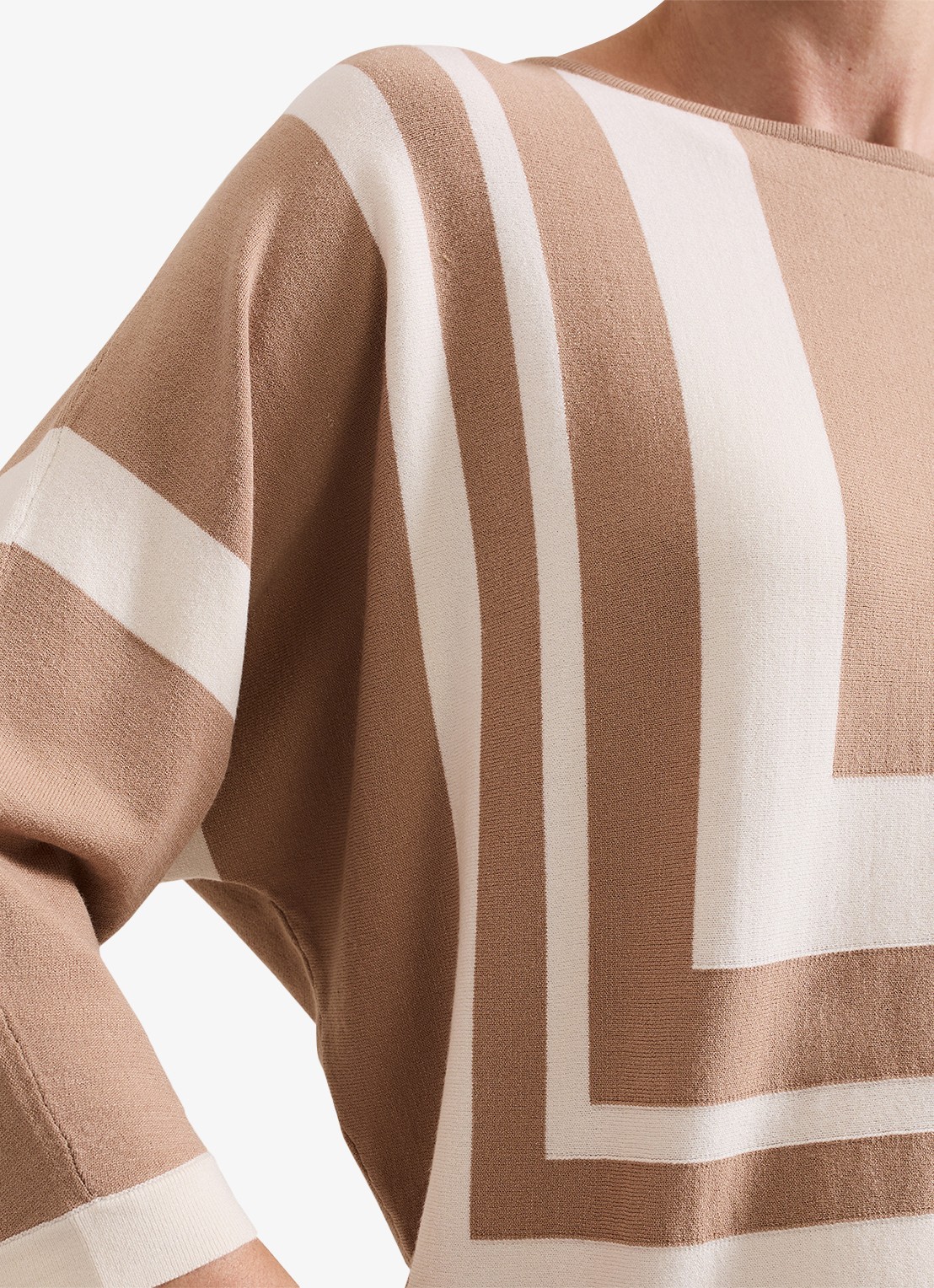 Phase Eight Geri fijngebreide trui met print - detail 7 camel