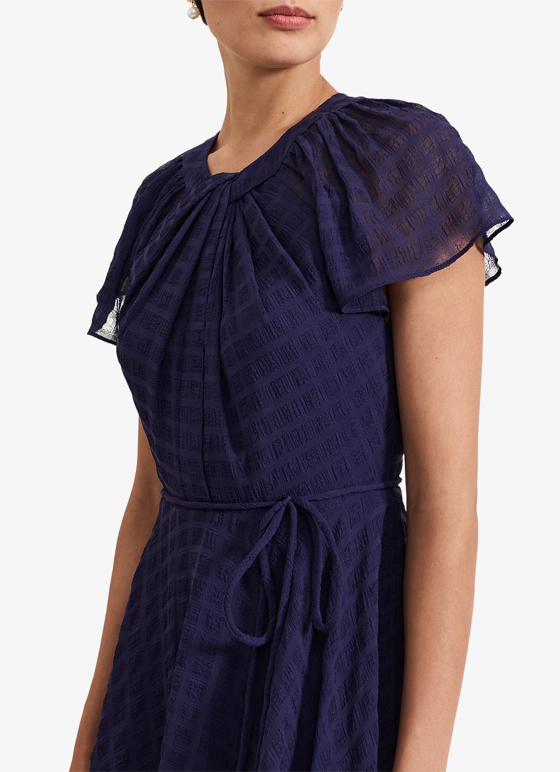 Phase Eight Gwen midi jurk met structuur en strikceintuur - detail 5 donkerblauw