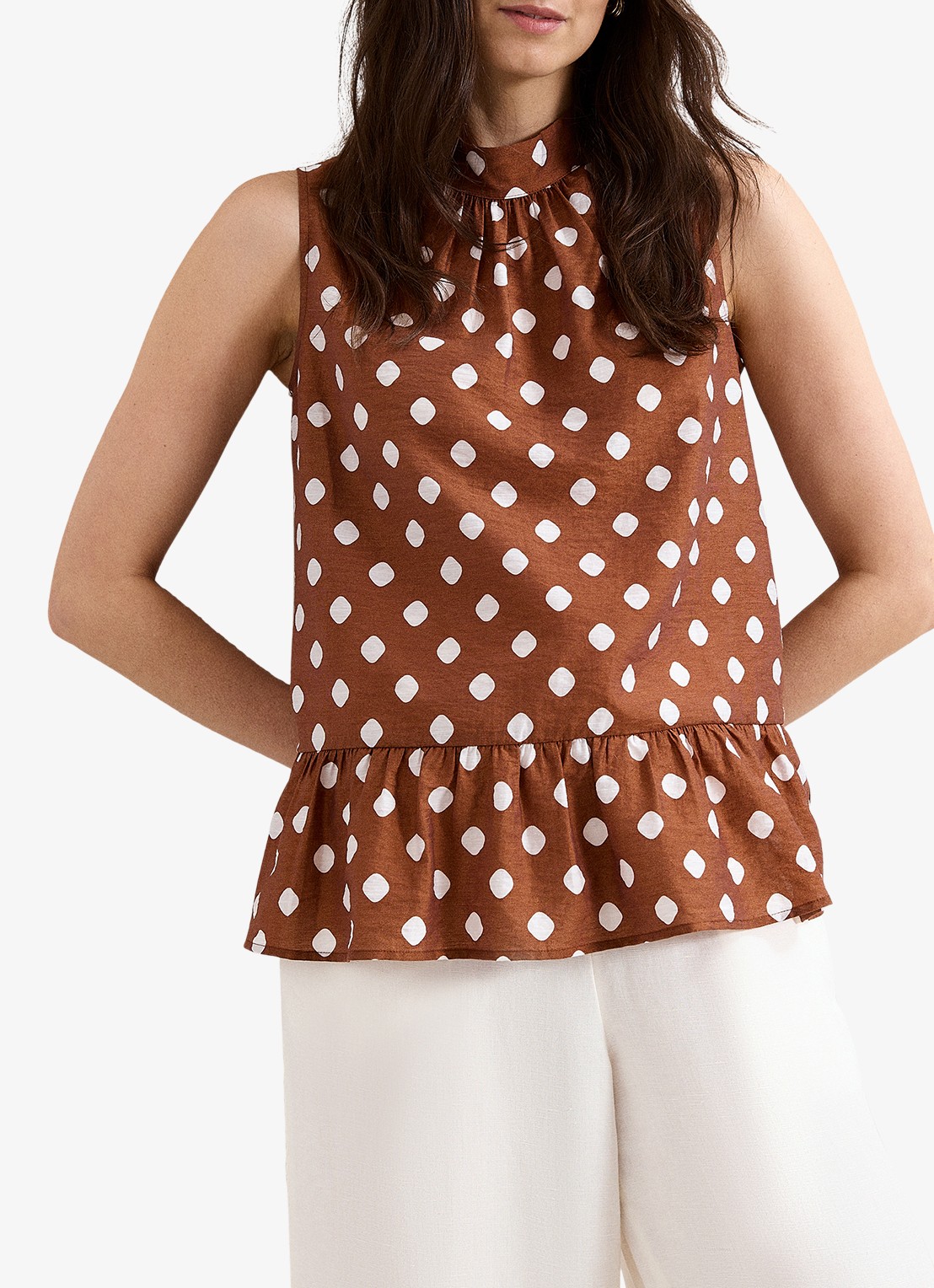 Phase Eight Indie blouse in linnenblend met stippenprint en plooien - detail donkerbruin