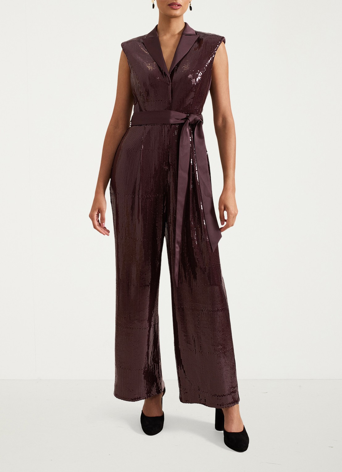 Phase Eight Ivey wide fit jumpsuit met pailletten en strikceintuur - voorkant 2 bordeauxrood