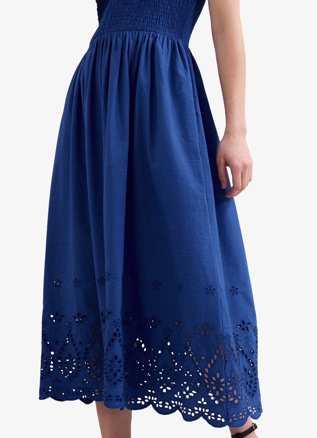 Phase Eight Jade midi jurk met smockwerk en broderie - detail 4 donkerblauw