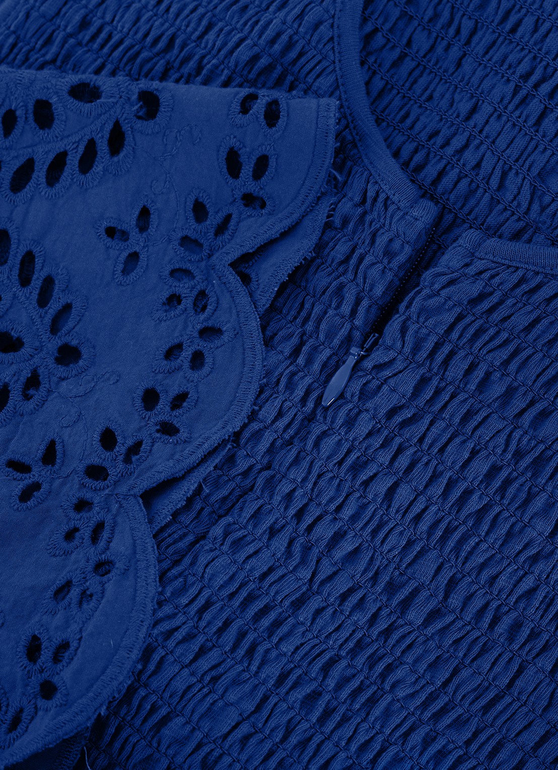 Phase Eight Jade midi jurk met smockwerk en broderie - detail 5 donkerblauw
