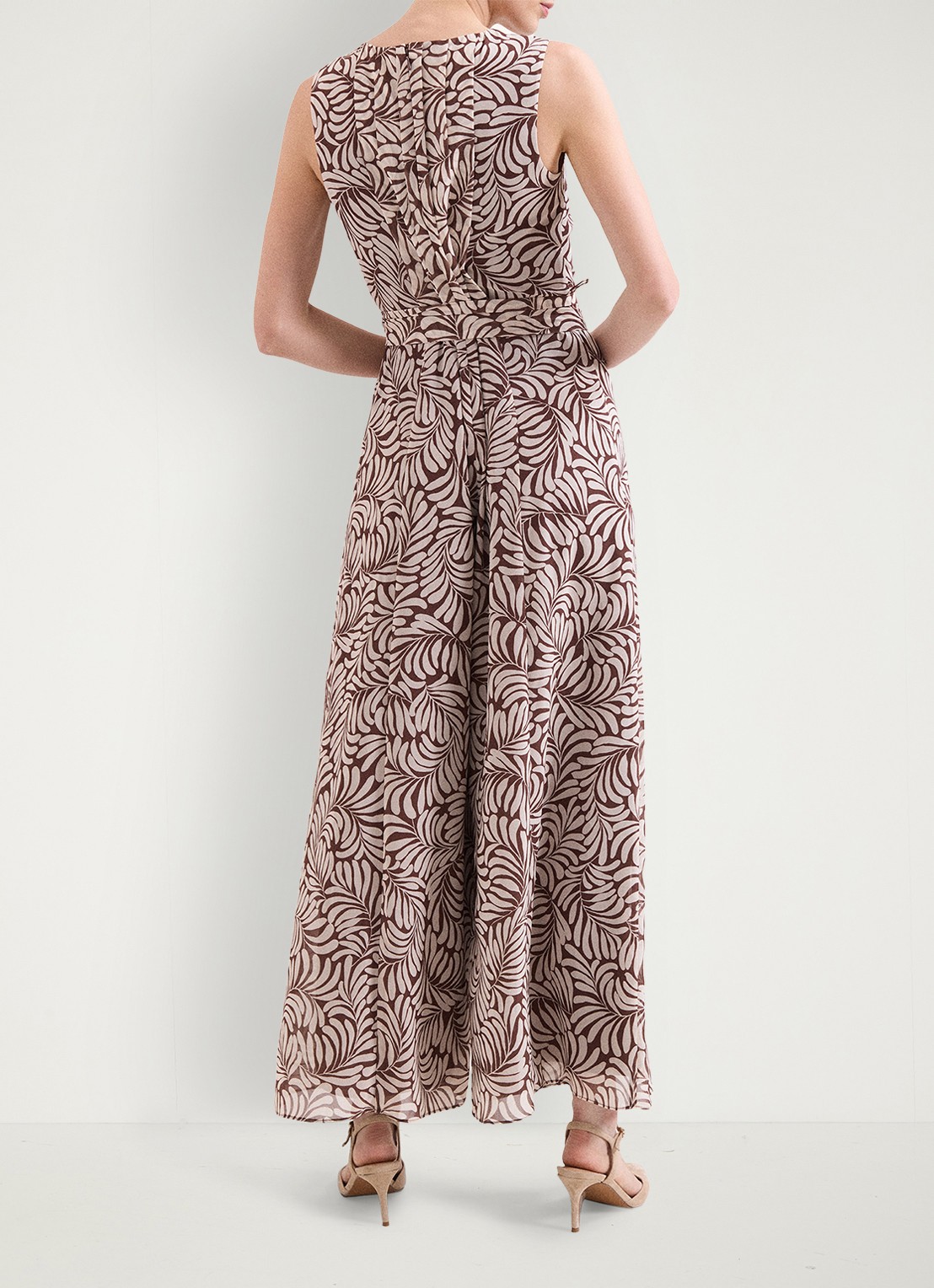 Phase Eight Janine wide fit jumpsuit met bloemenprint - achterkant 3 lichtbruin