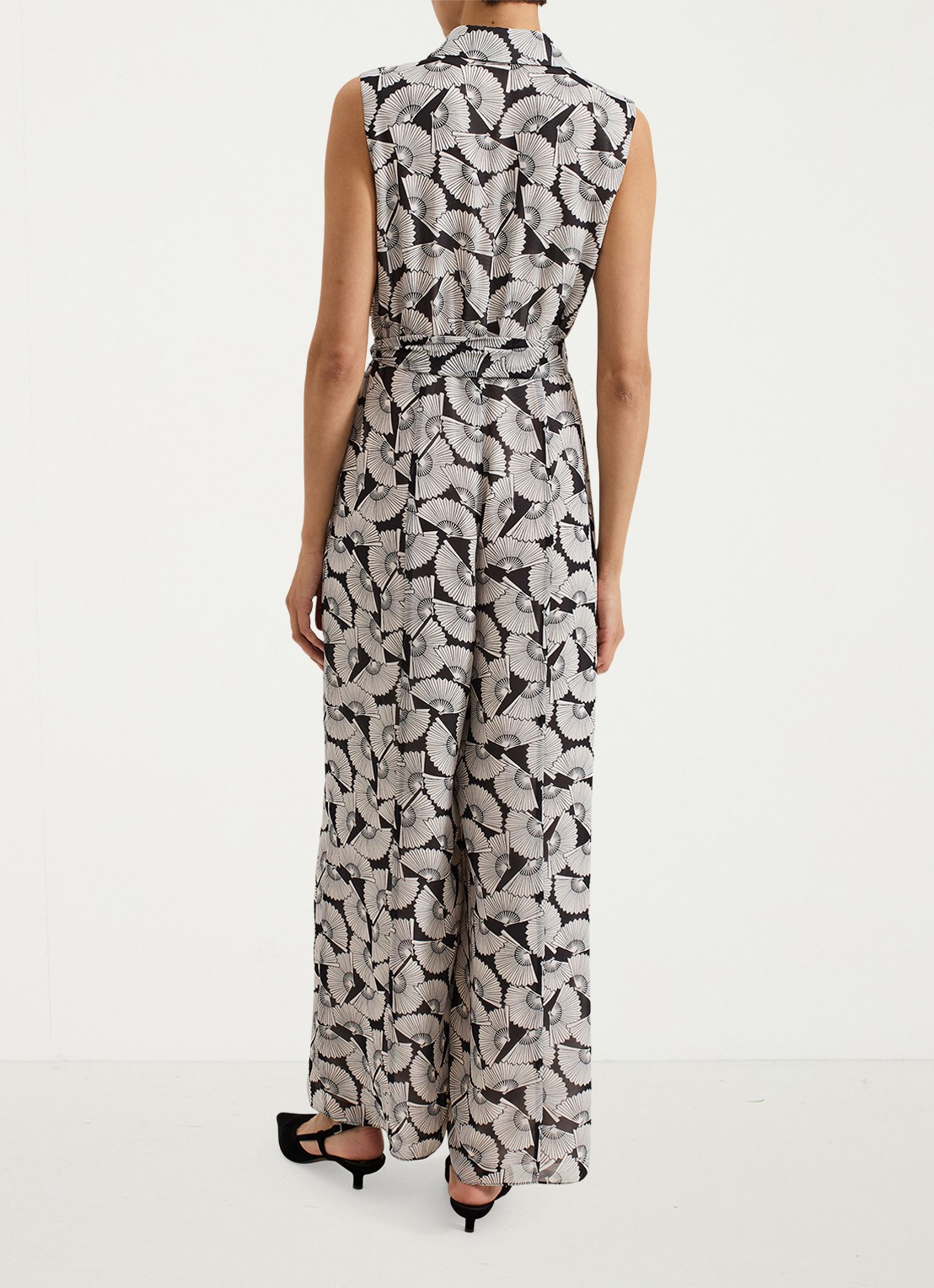 Phase Eight Janine wide fit jumpsuit met print en strikceintuur - achterkant 6 gebroken wit