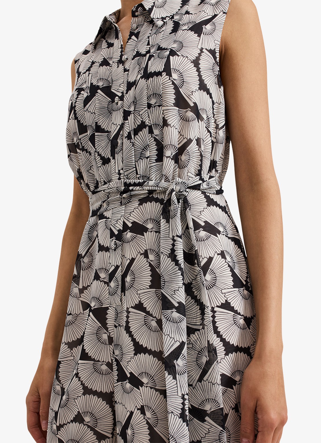 Phase Eight Janine wide fit jumpsuit met print en strikceintuur - detail 3 gebroken wit