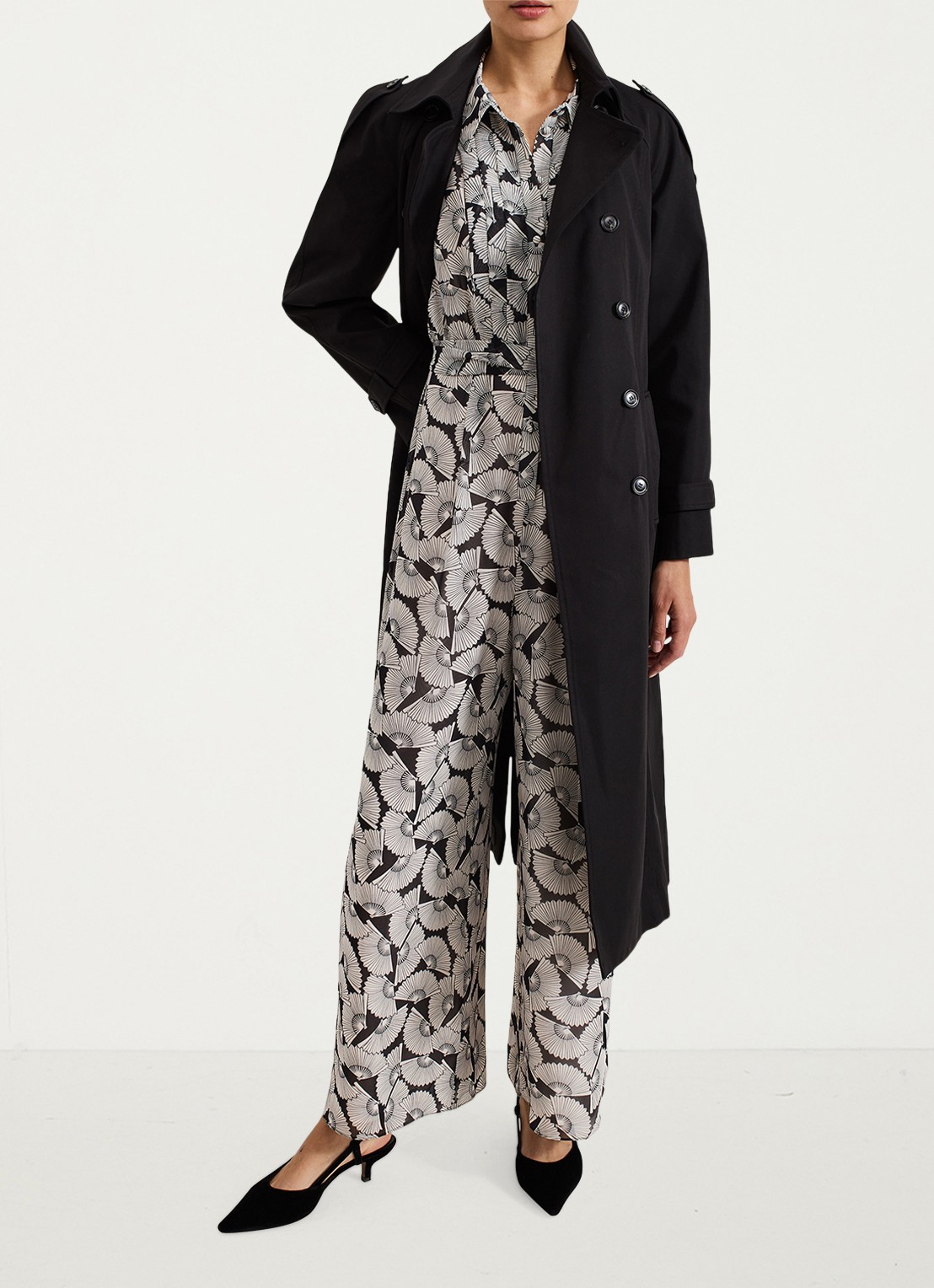 Phase Eight Janine wide fit jumpsuit met print en strikceintuur - detail 4 gebroken wit