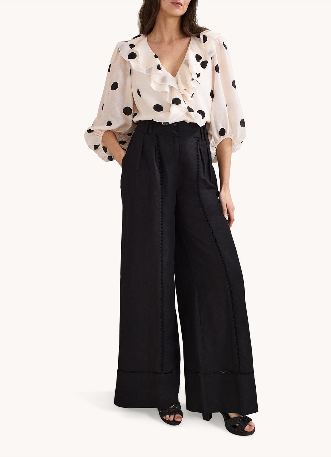 Phase Eight Jaqlyn blouse in linnenblend met stippenprint - voorkant 3 lichtroze