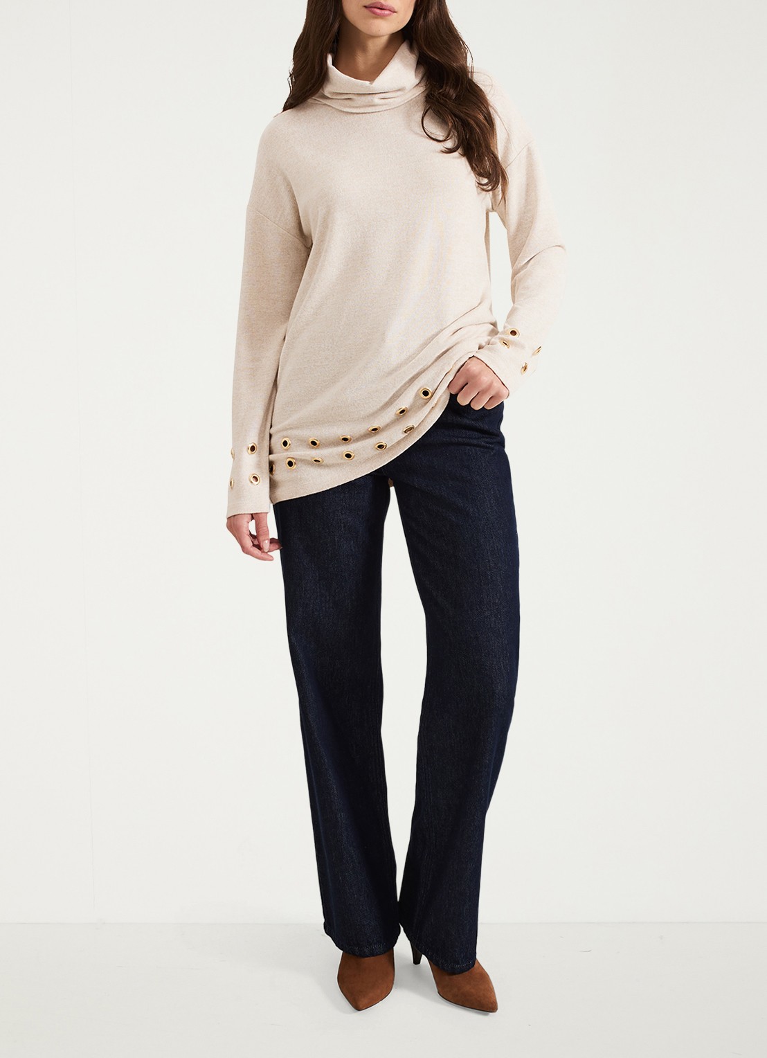 Phase Eight Jennie fijngebreide trui met opstaande kraag - voorkant 3 beige
