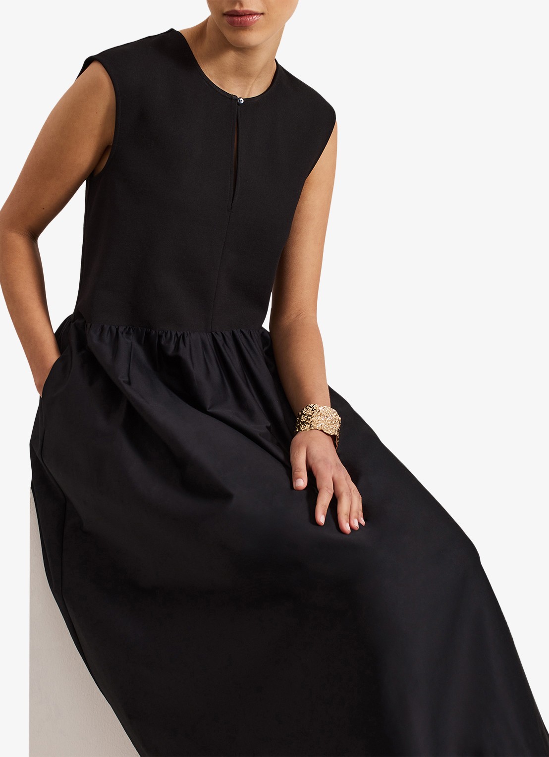 Phase Eight Jenny midi jurk met steekzakken en plooien - detail 7 zwart