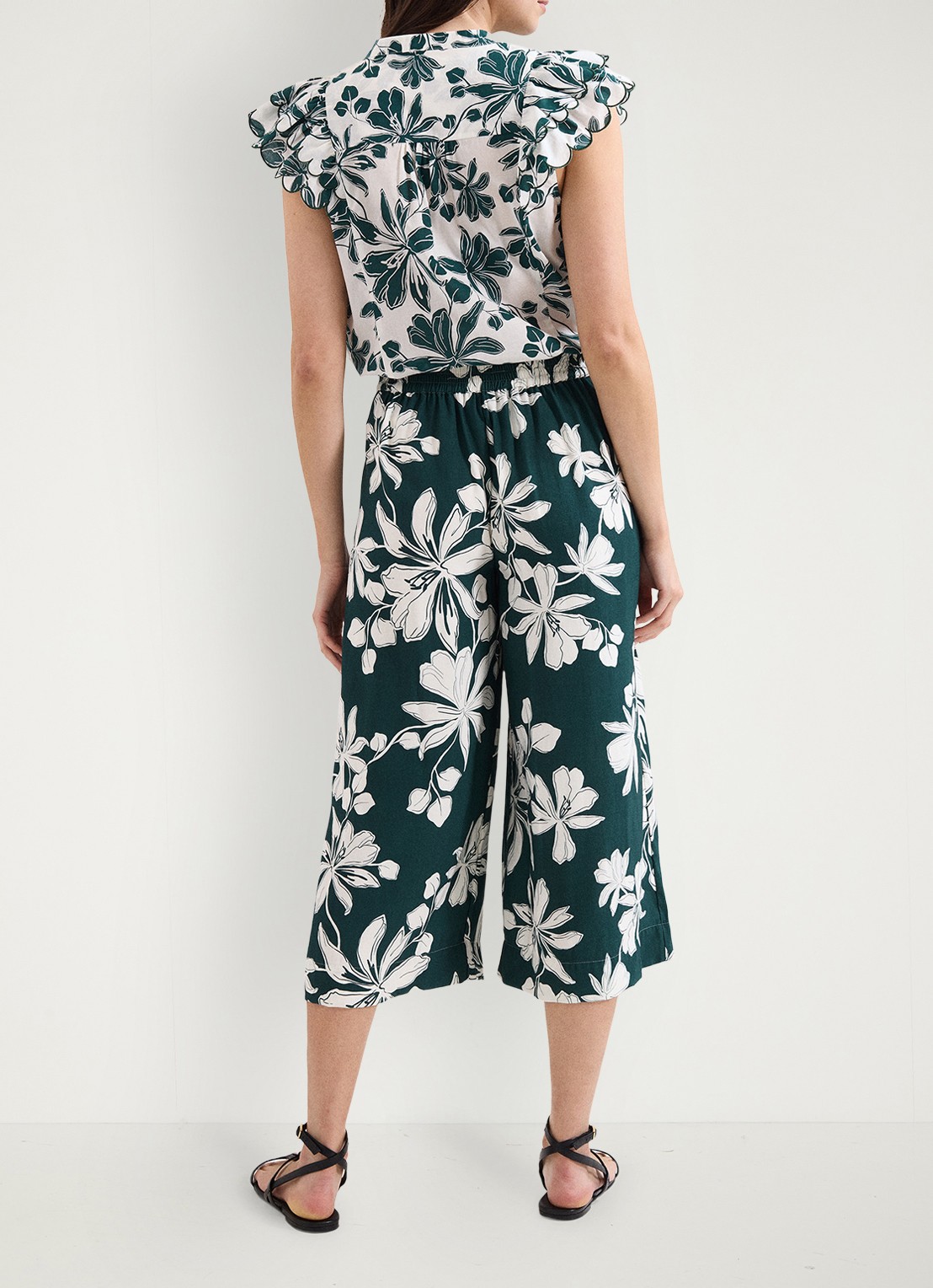 Phase Eight Josie high waist wide fit cropped pantalon met bloemenprint - achterkant 3 donkergroen