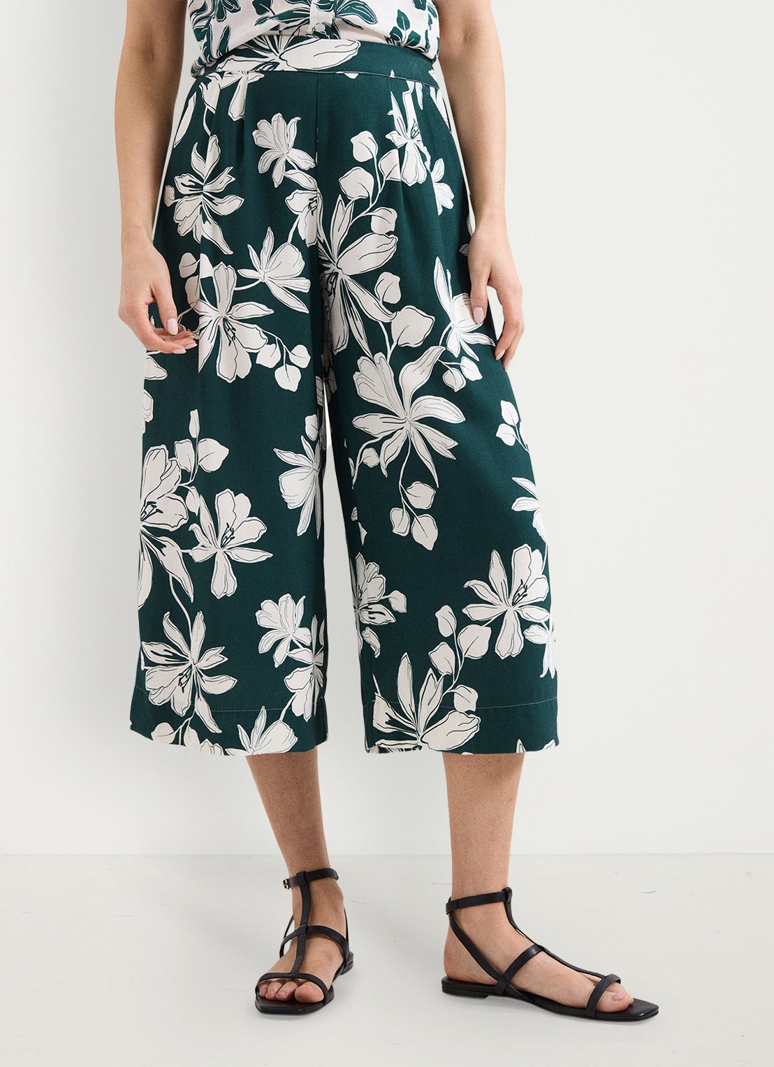 Phase Eight Josie high waist wide fit cropped pantalon met bloemenprint - detail 4 donkergroen