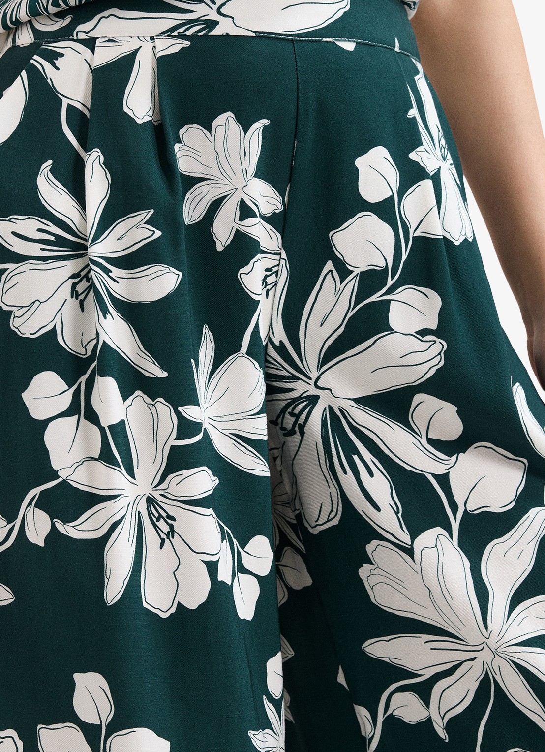 Phase Eight Josie high waist wide fit cropped pantalon met bloemenprint - detail 5 donkergroen