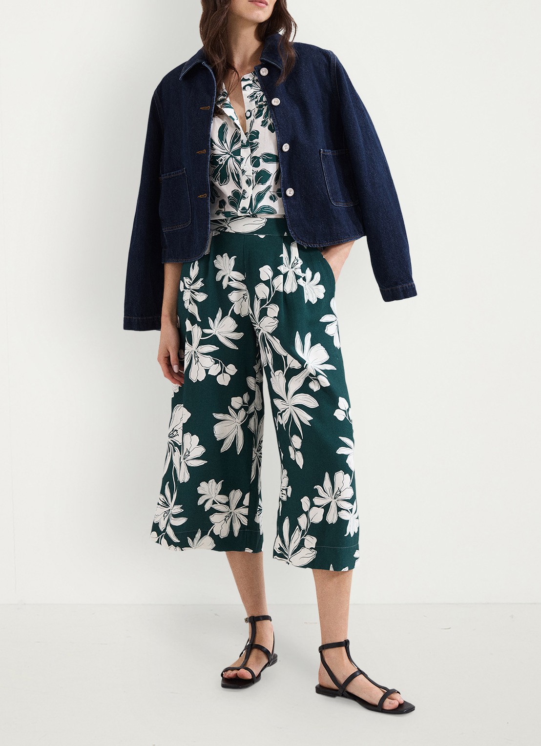 Phase Eight Josie high waist wide fit cropped pantalon met bloemenprint - voorkant 2 donkergroen