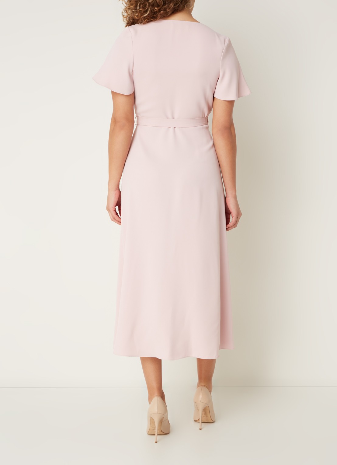 Phase Eight Julissa midi wikkeljurk met volant - achterkant 4 lichtroze