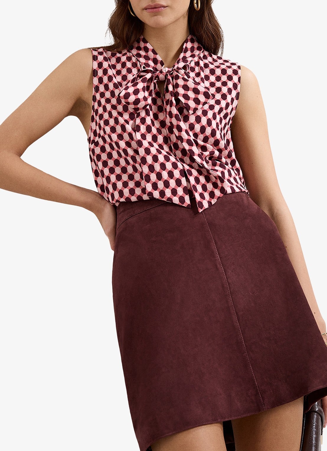 Phase Eight Junie mouwloze top met sjaalkraag en grafische print - detail roze
