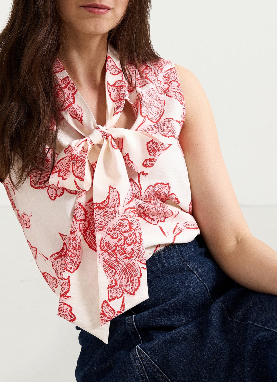 Phase Eight Junie top met sjaalkraag en bloemenprint - detail 6 rood