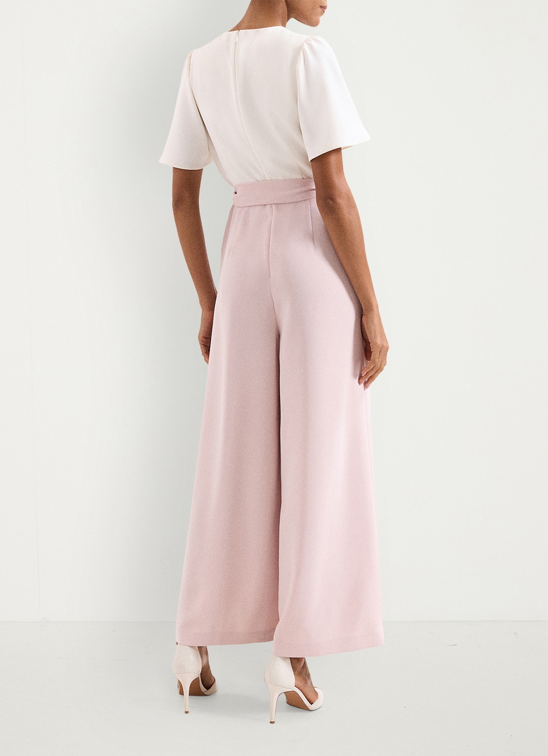 Phase Eight Kallie wide fit jumpsuit met strikceintuur - achterkant oudroze