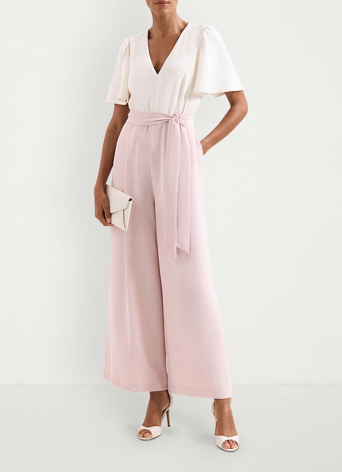 Phase Eight Kallie wide fit jumpsuit met strikceintuur - detail 4 oudroze
