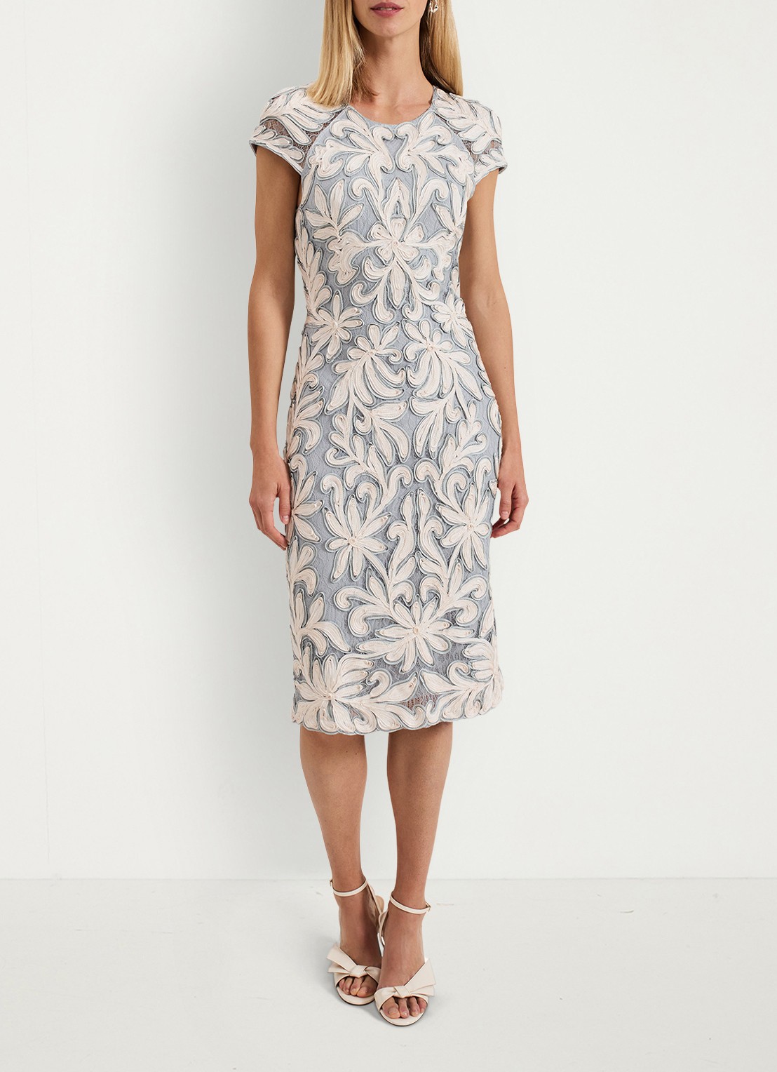 Phase Eight Karima midi jurk met bloemenprint - voorkant 2 lichtblauw