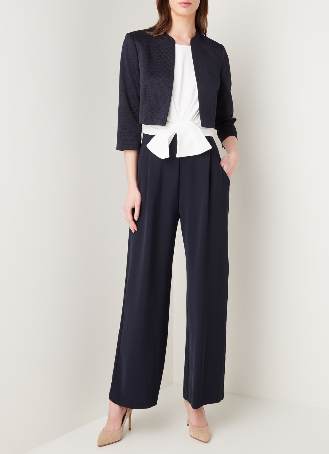 Phase Eight Karlee cropped blazer met structuur - voorkant 3 donkerblauw