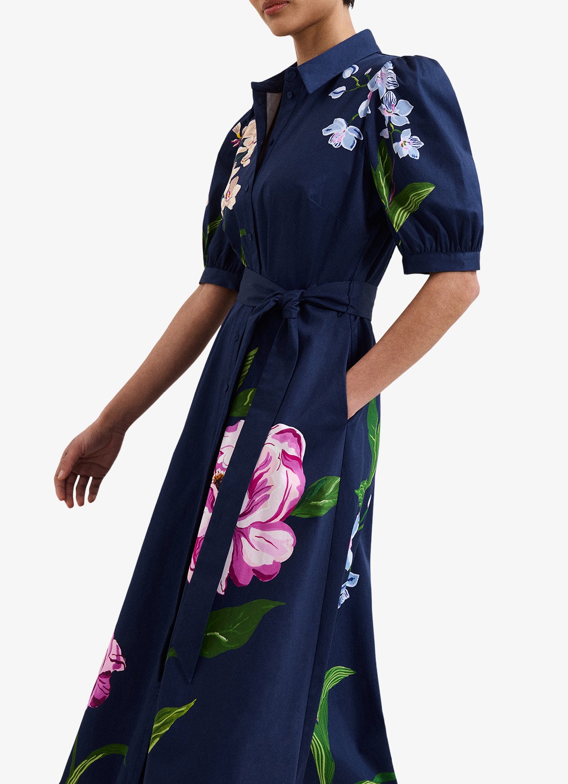 Phase Eight Kerrie midi jurk met bloemenprint en strikceintuur - detail donkerblauw