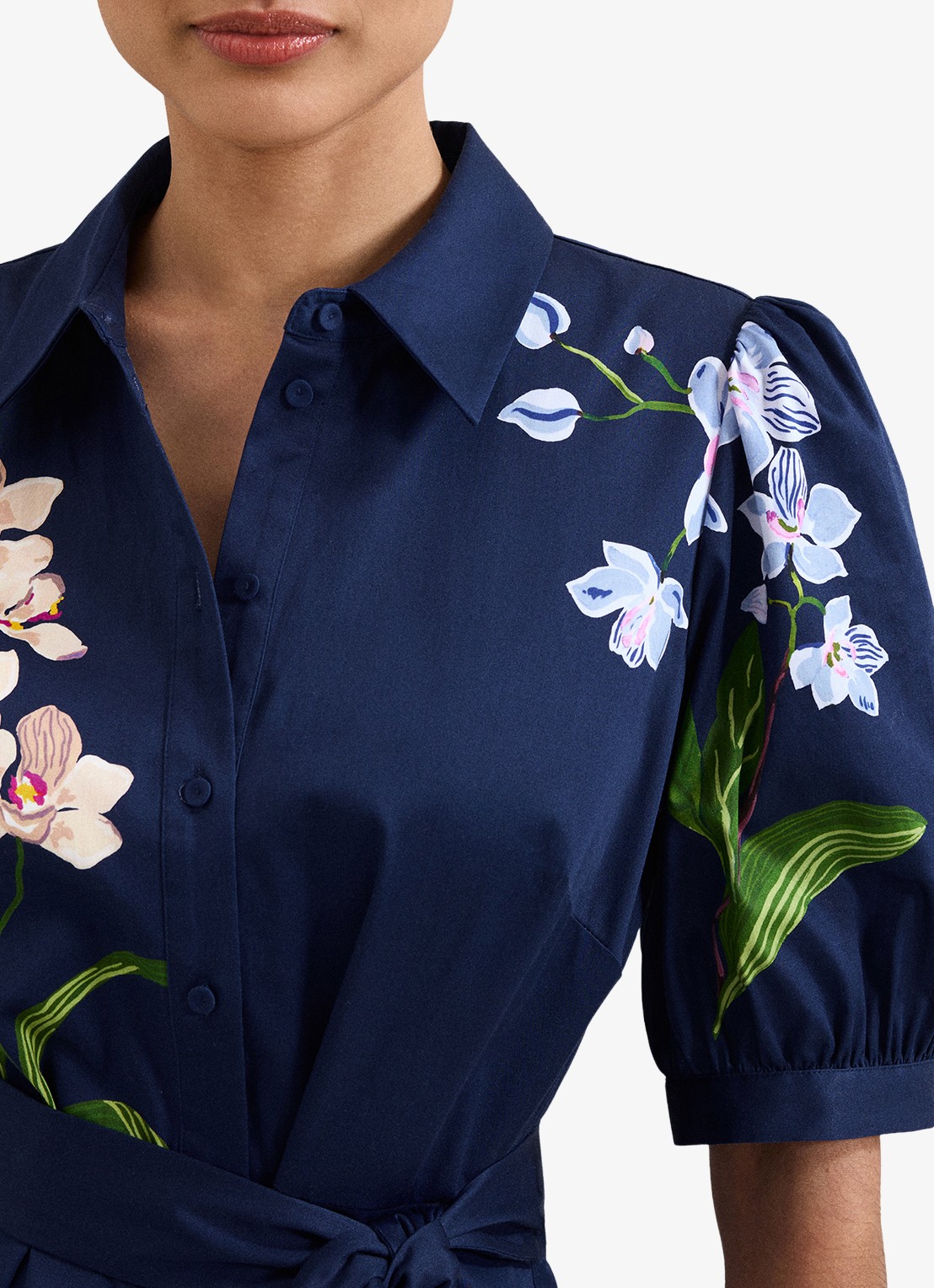 Phase Eight Kerrie midi jurk met bloemenprint en strikceintuur - detail 2 donkerblauw