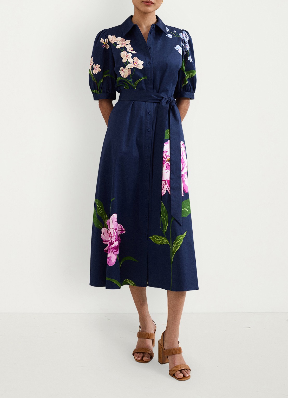 Phase Eight Kerrie midi jurk met bloemenprint en strikceintuur - voorkant 7 donkerblauw