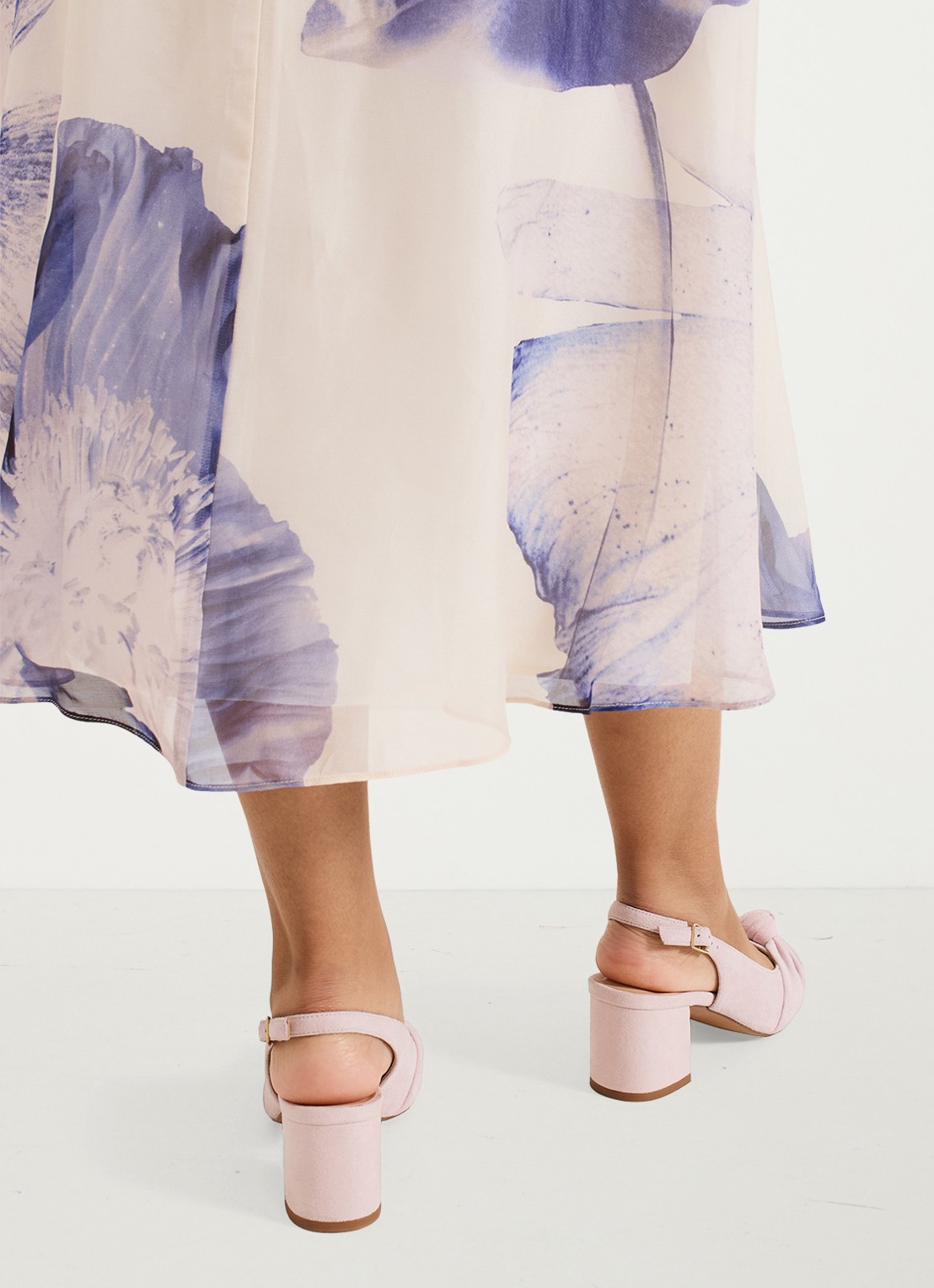 Phase Eight Knot slingback van suède - achterkant oudroze