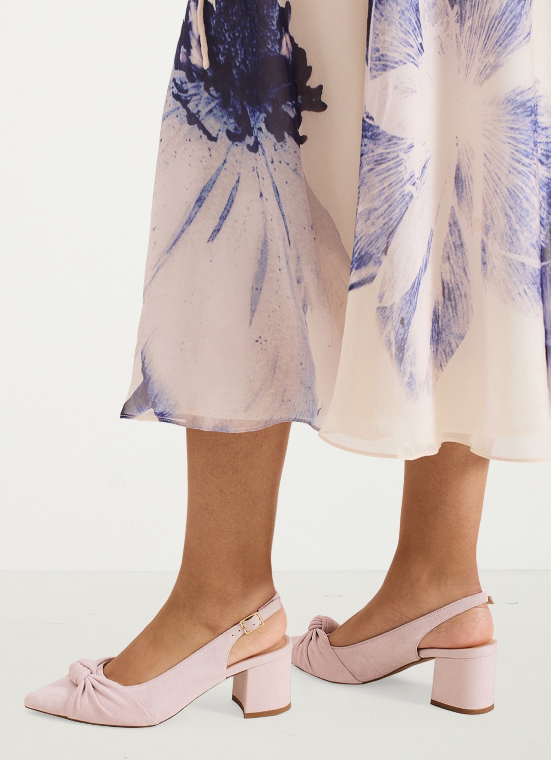 Phase Eight Knot slingback van suède - voorkant 7 oudroze