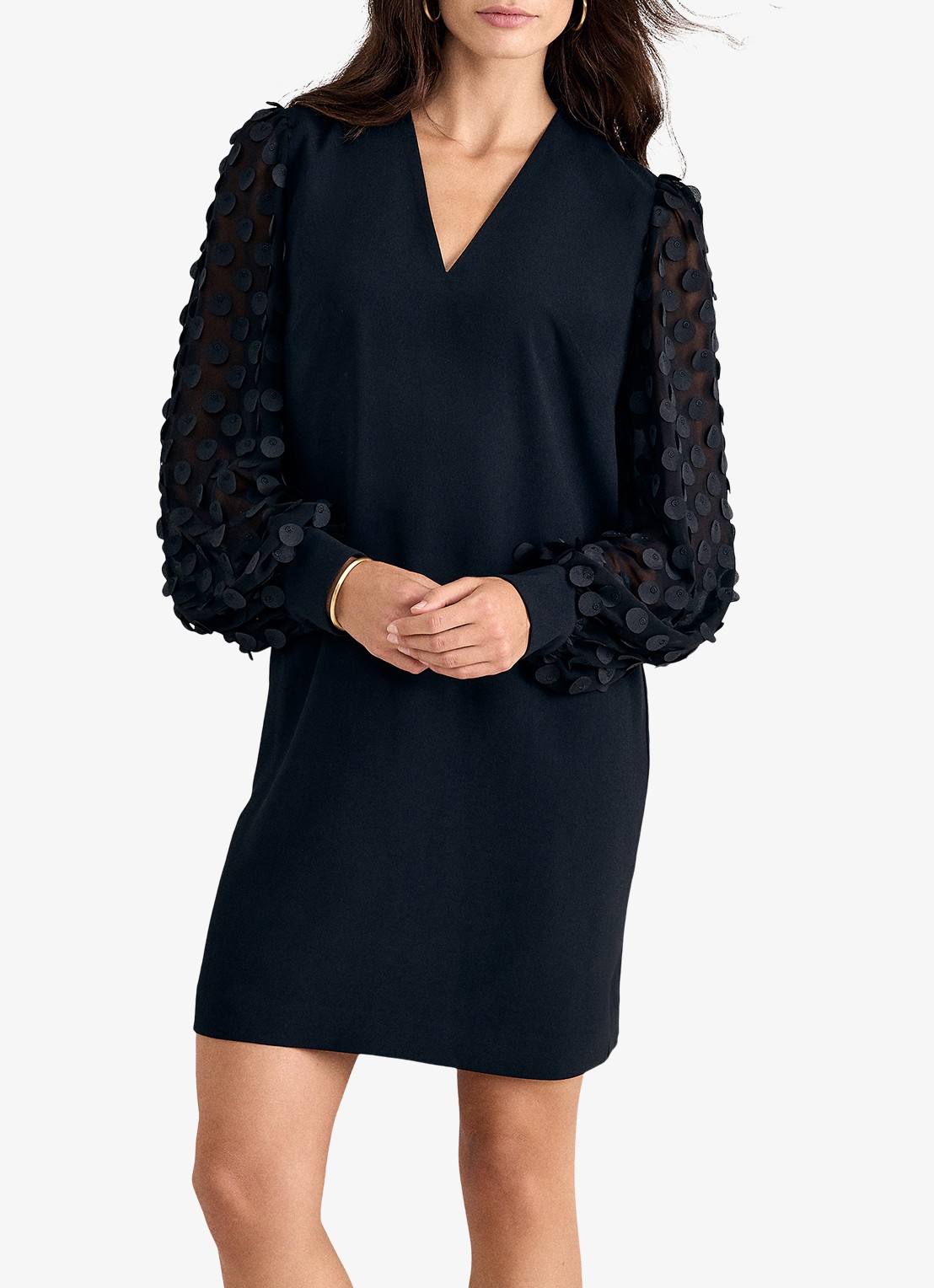 Phase Eight Laura mini jurk met V-hals en pofmouwen - detail zwart
