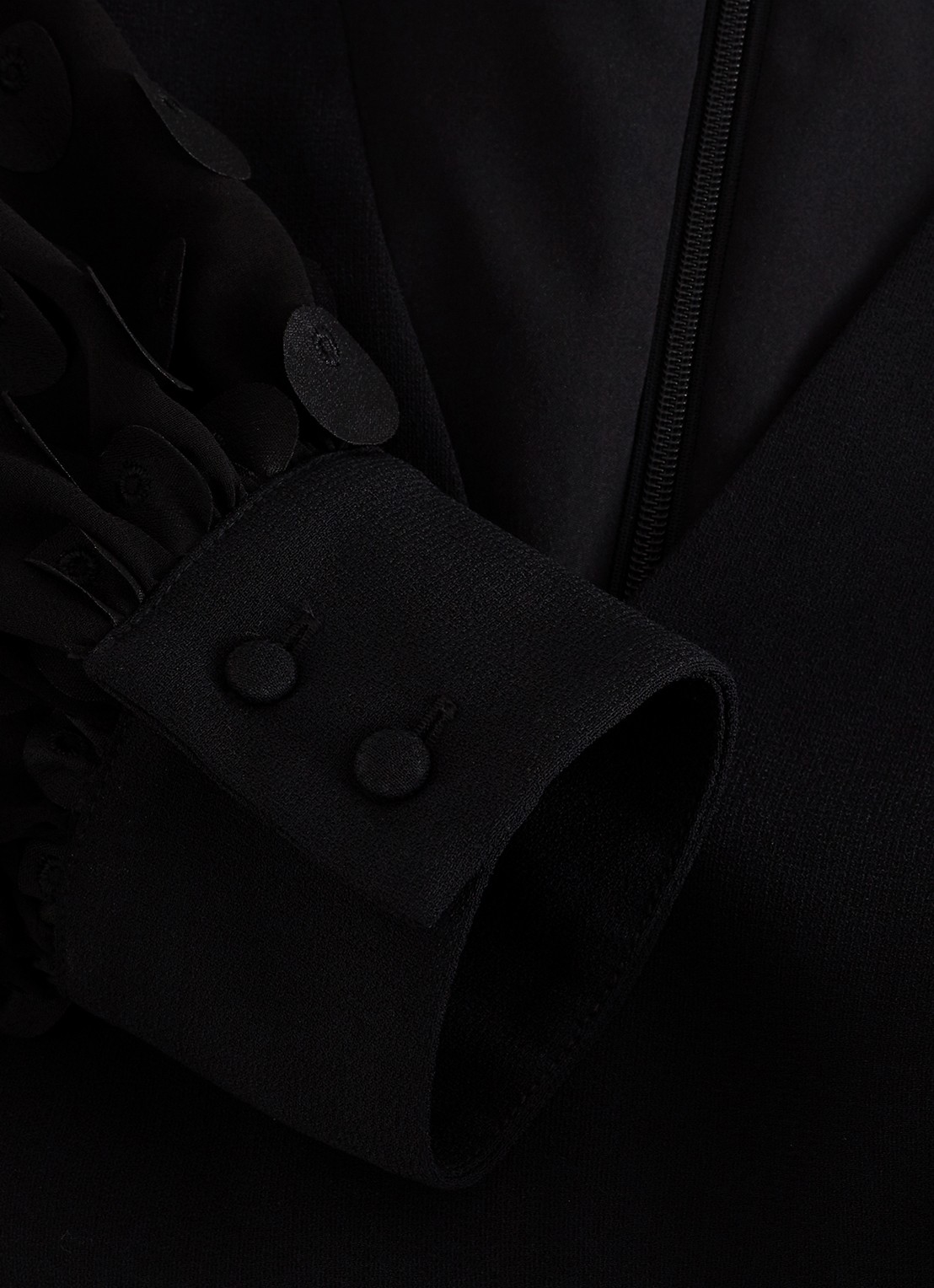 Phase Eight Laura mini jurk met V-hals en pofmouwen - detail 5 zwart