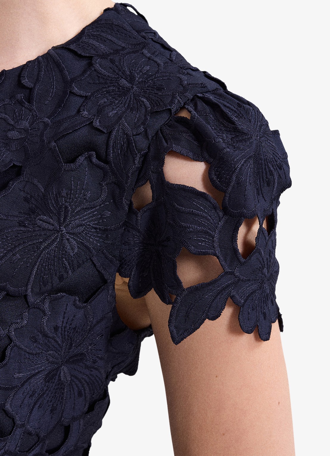 Phase Eight Leilani midi jurk van kant - detail 4 donkerblauw
