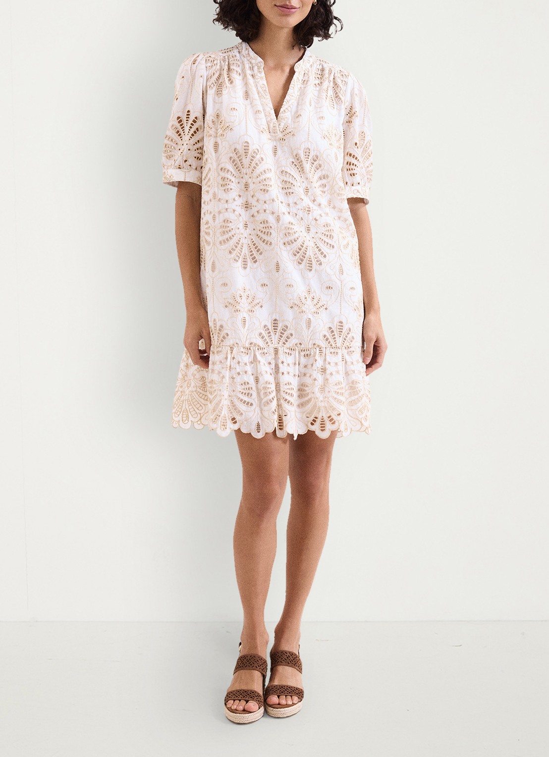 Phase Eight Liliana mini jurk met borduring - voorkant 8 creme