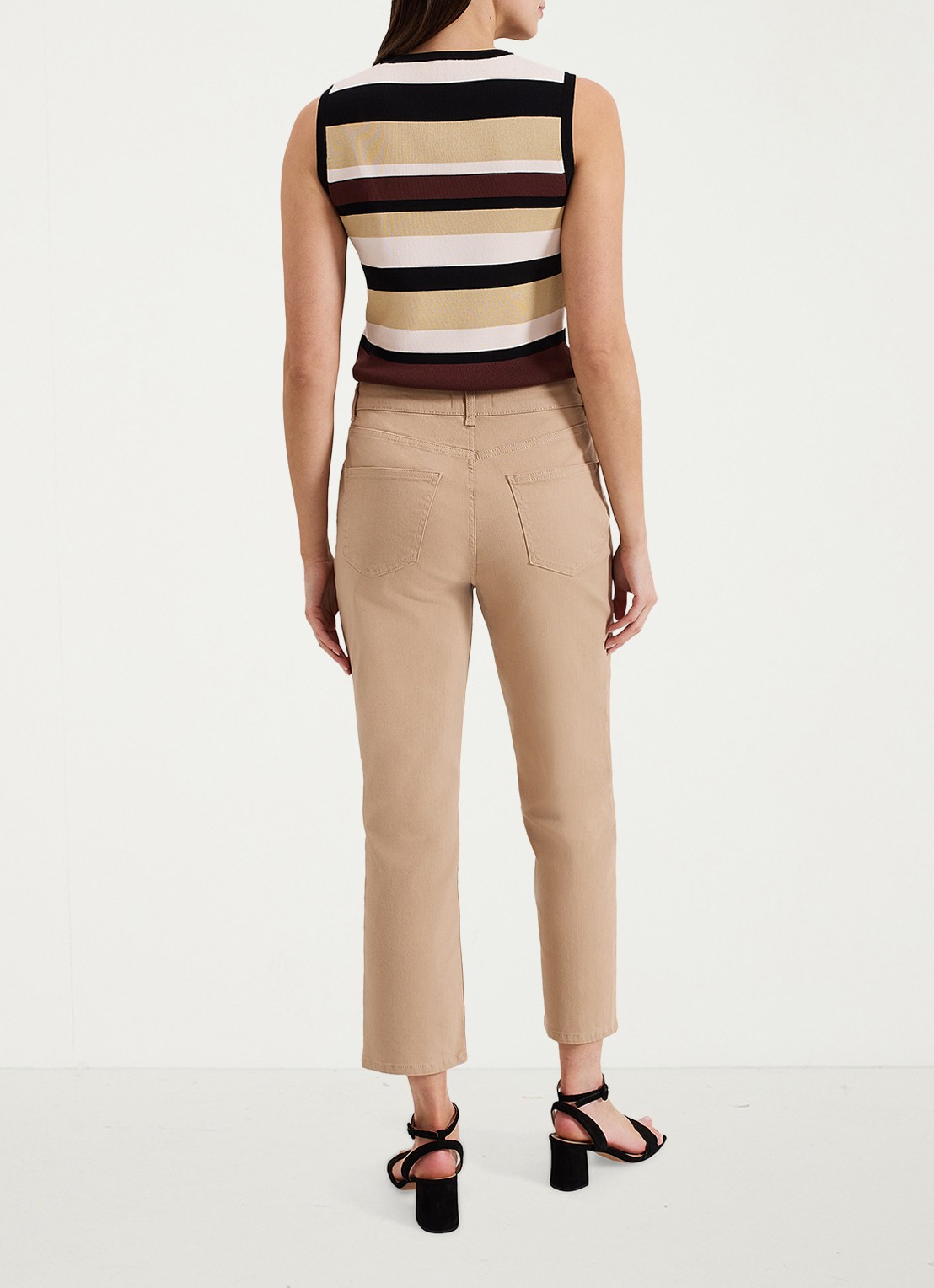 Phase Eight Lindsey Cropped Jean - achterkant camel